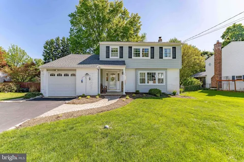 120 Lakeview Drive, Exton, PA MLS: PACT2124200