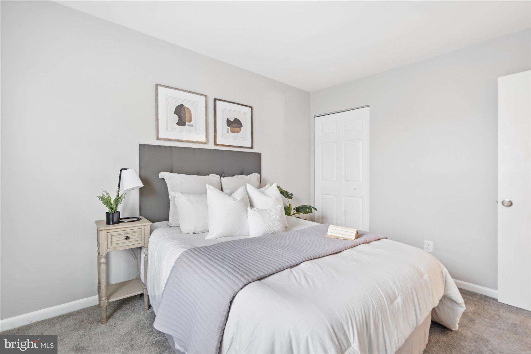 BRENTWOOD SQUARE - Residential