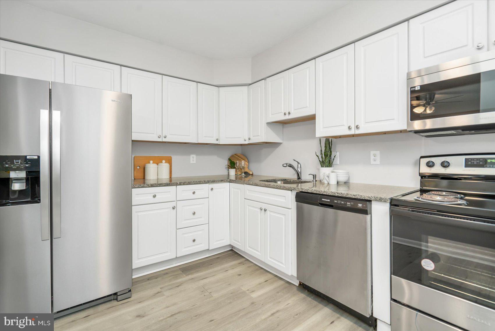 BRENTWOOD SQUARE - Residential