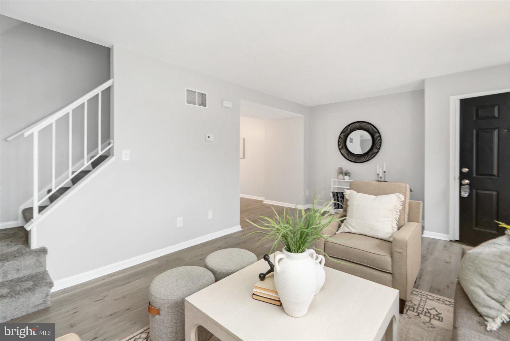 BRENTWOOD SQUARE - Residential