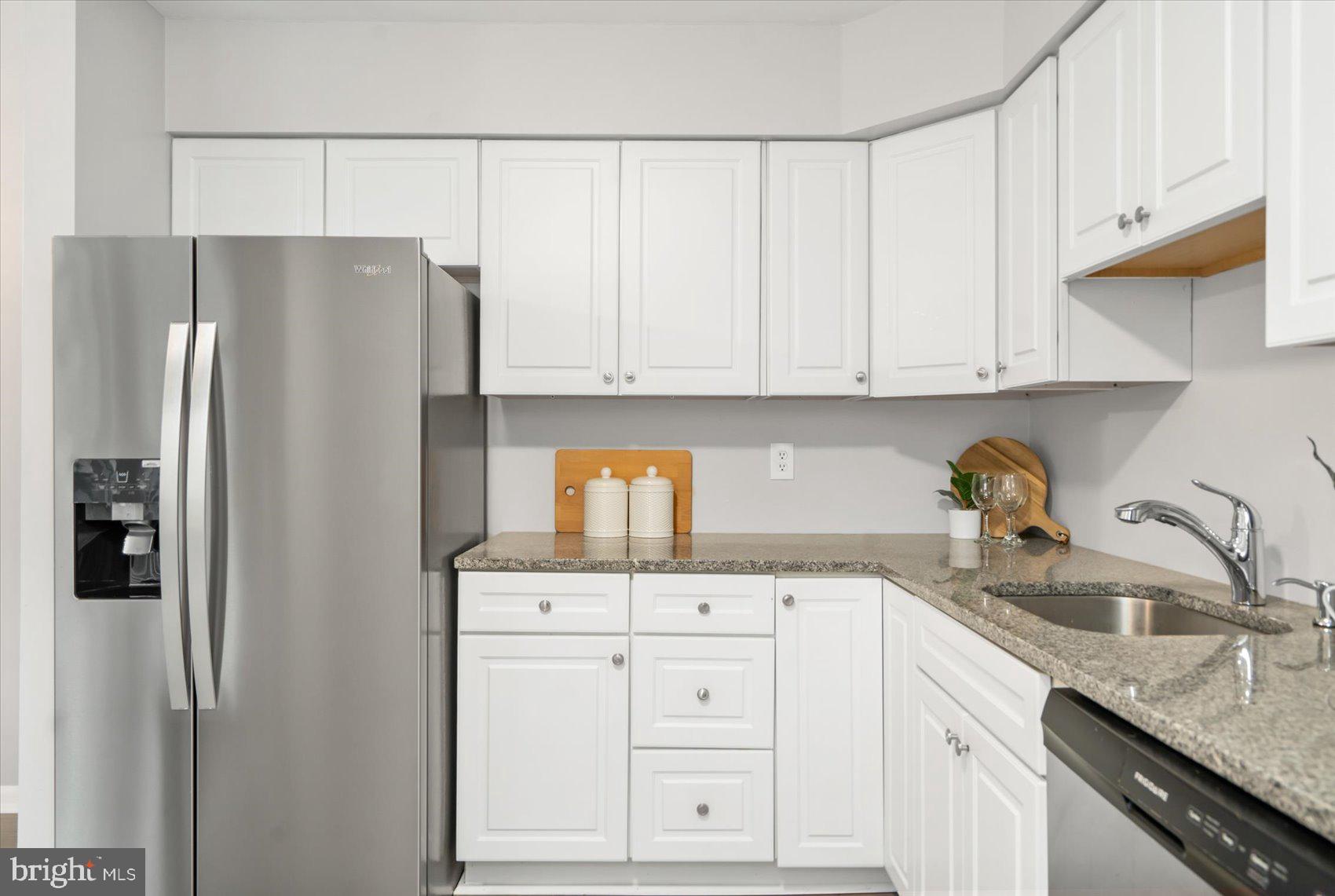 BRENTWOOD SQUARE - Residential