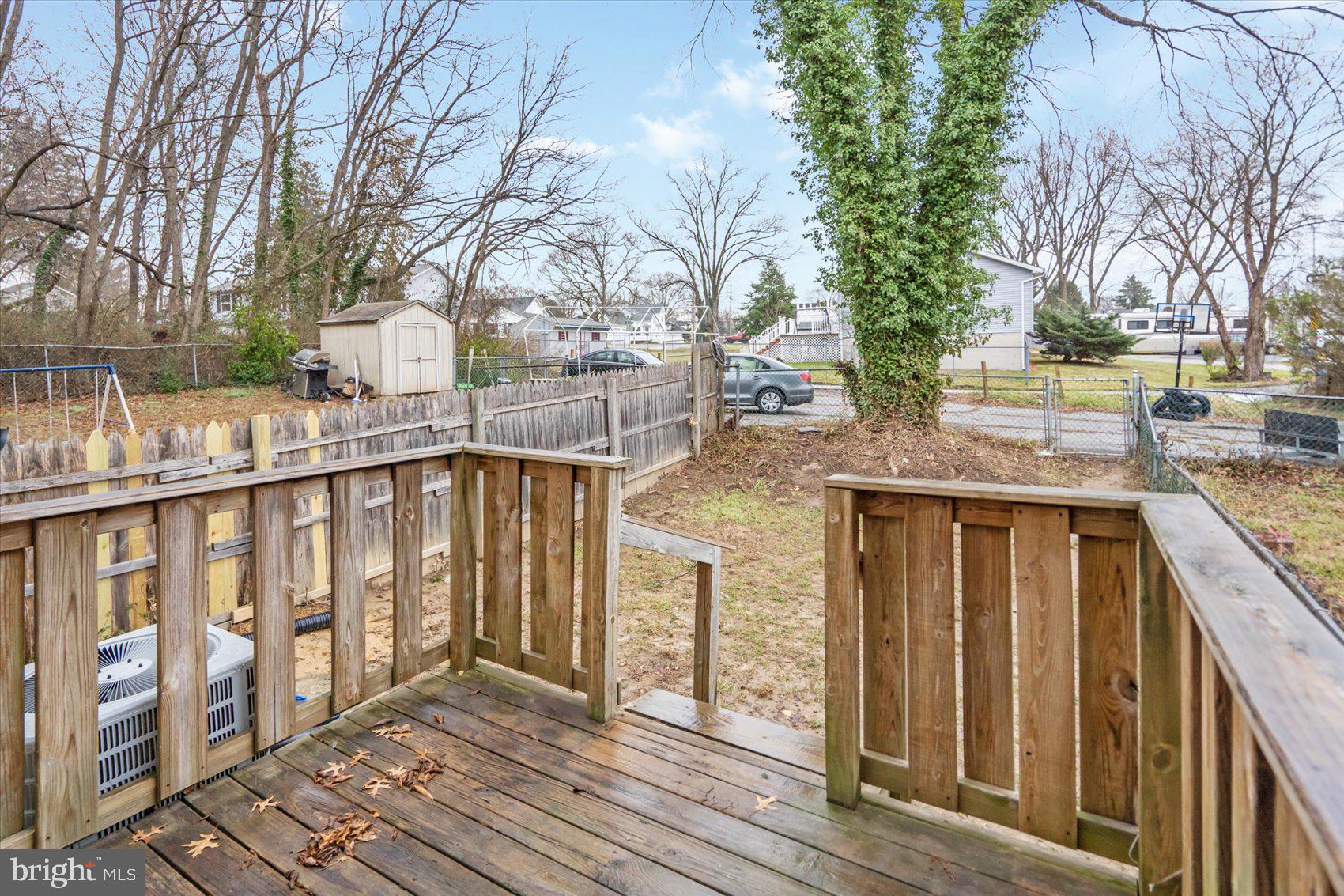 BRENTWOOD SQUARE - Residential