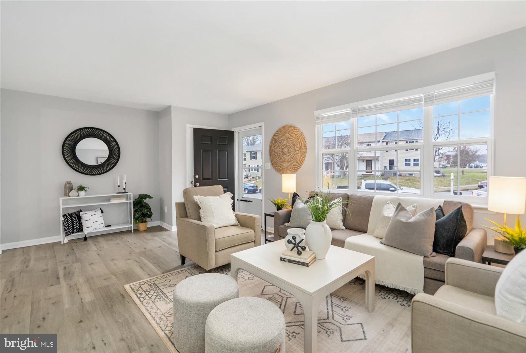 BRENTWOOD SQUARE - Residential