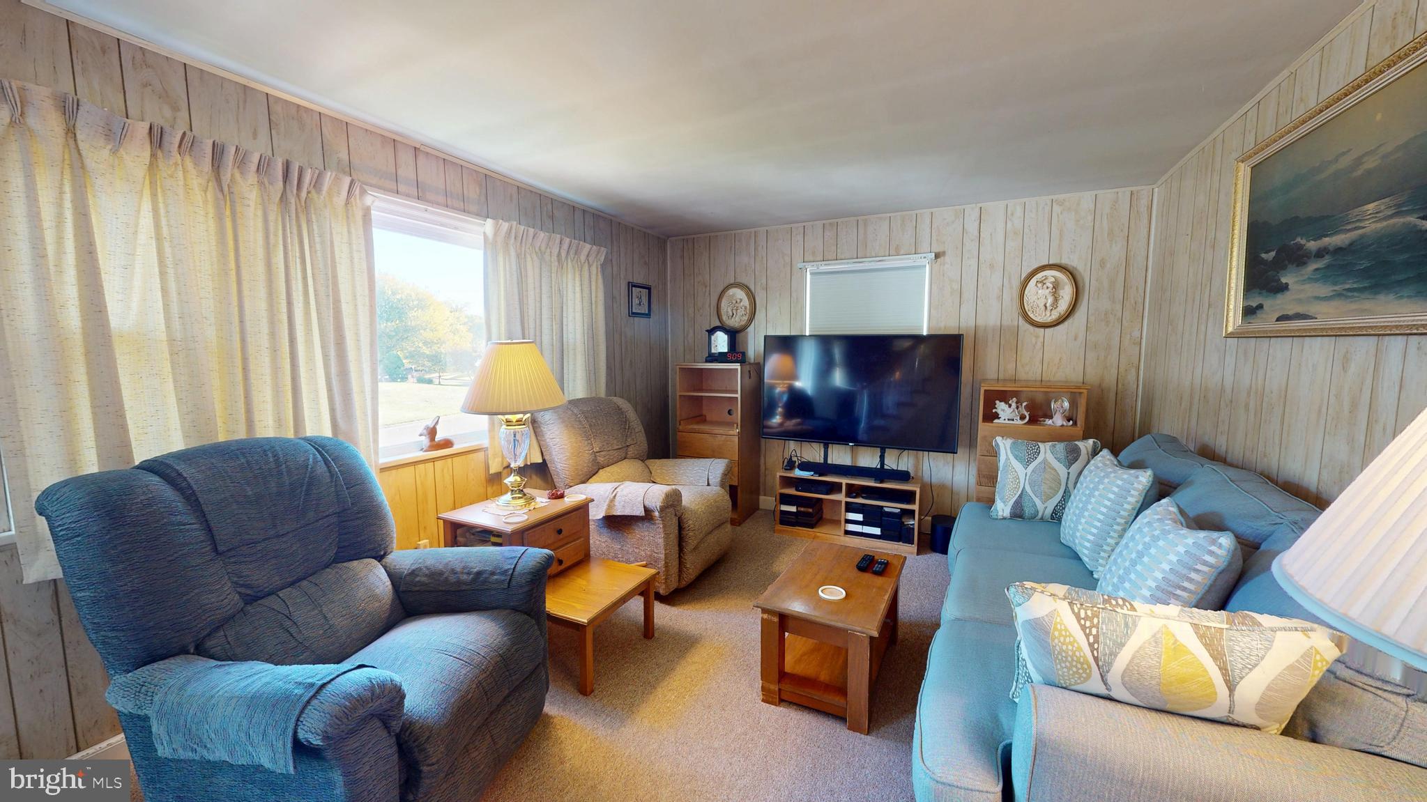 909 CARLIN DRIVE