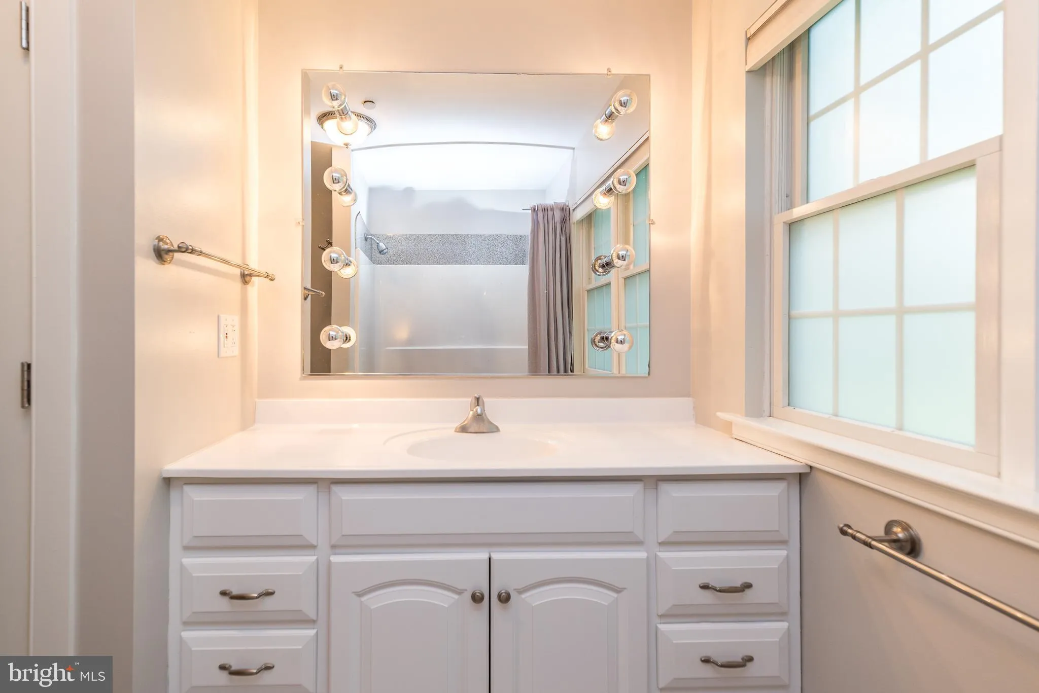 Conshohocken, Pennsylvania 19428, United States, 3 Bedrooms Bedrooms, ,3 BathroomsBathrooms,Residential,Active,178867