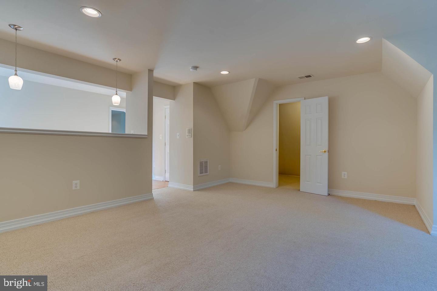 FAIRFAX STATION - Residential