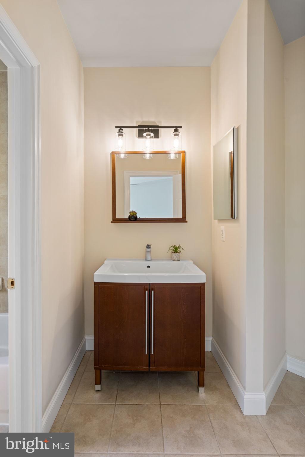 FAIRFAX STATION - Residential