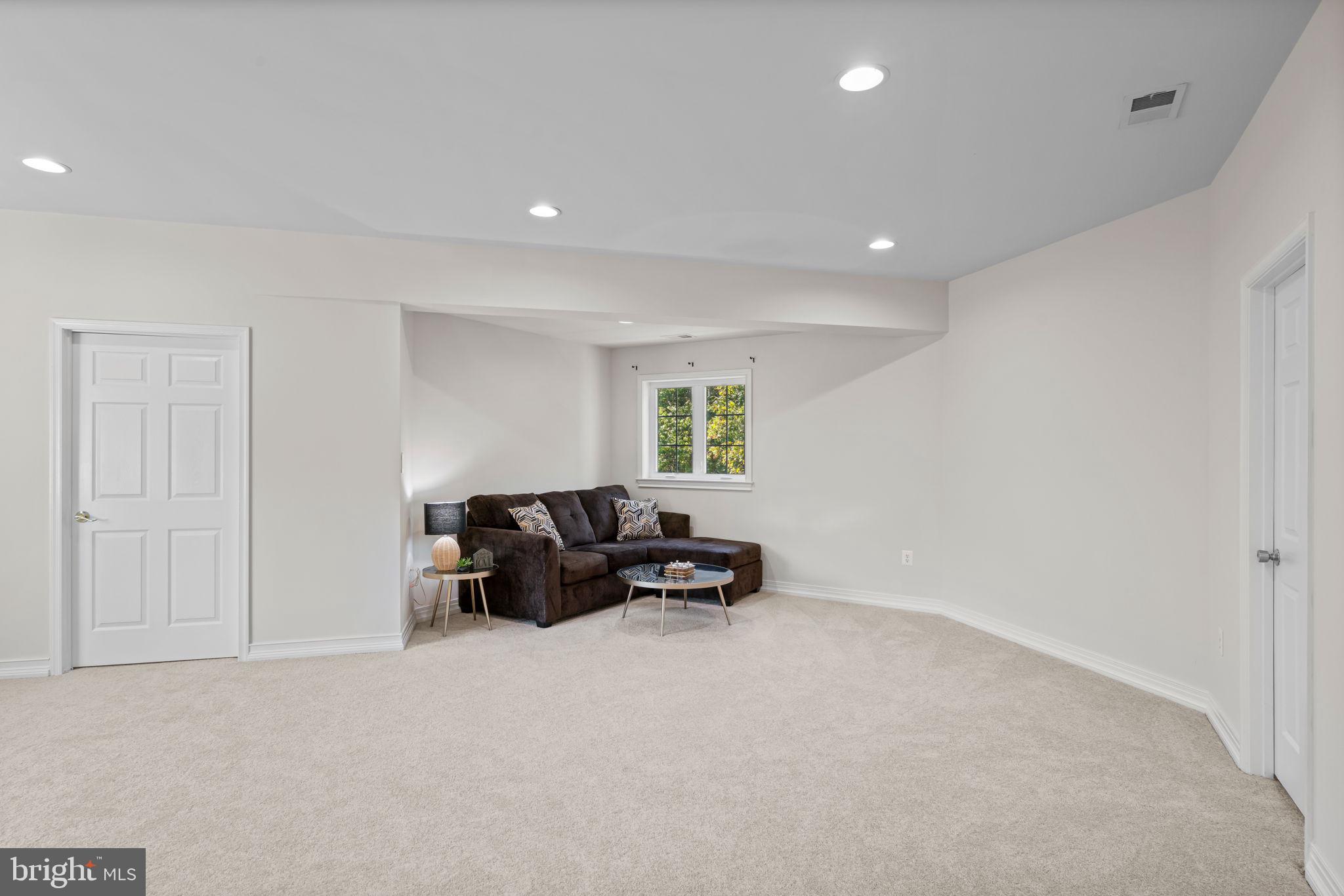 FAIRFAX STATION - Residential