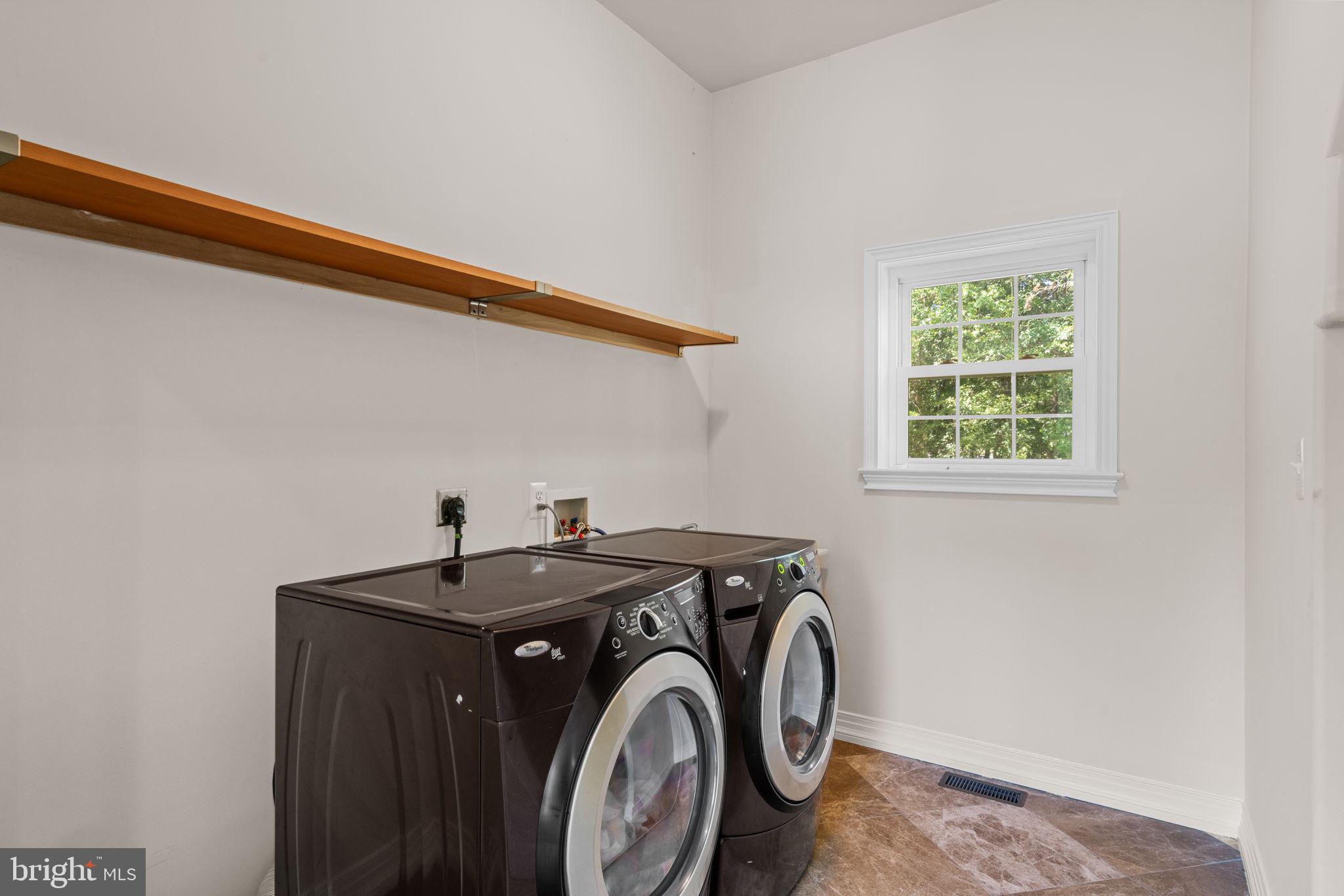 FAIRFAX STATION - Residential