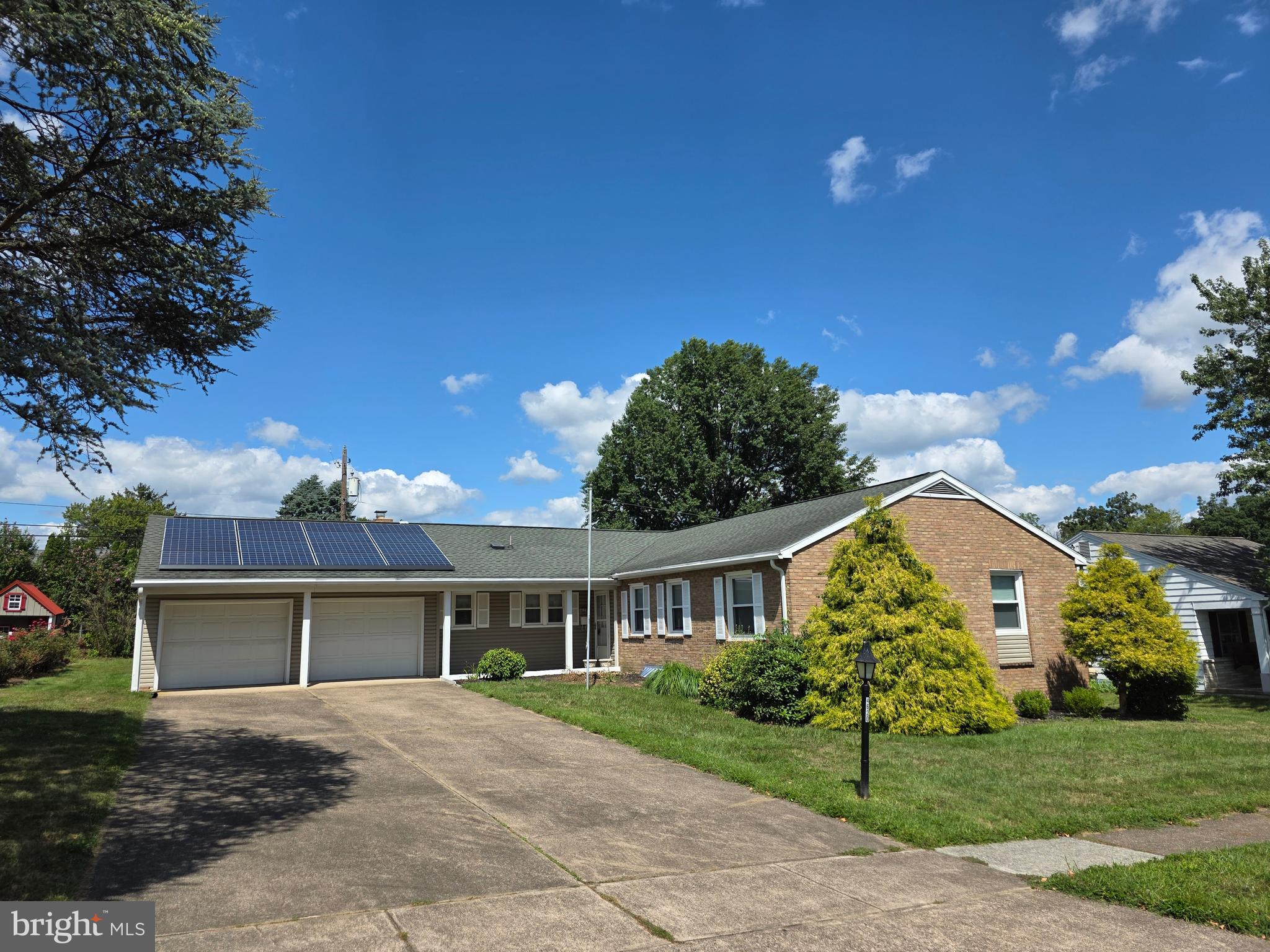 DEVON MANOR - Residential