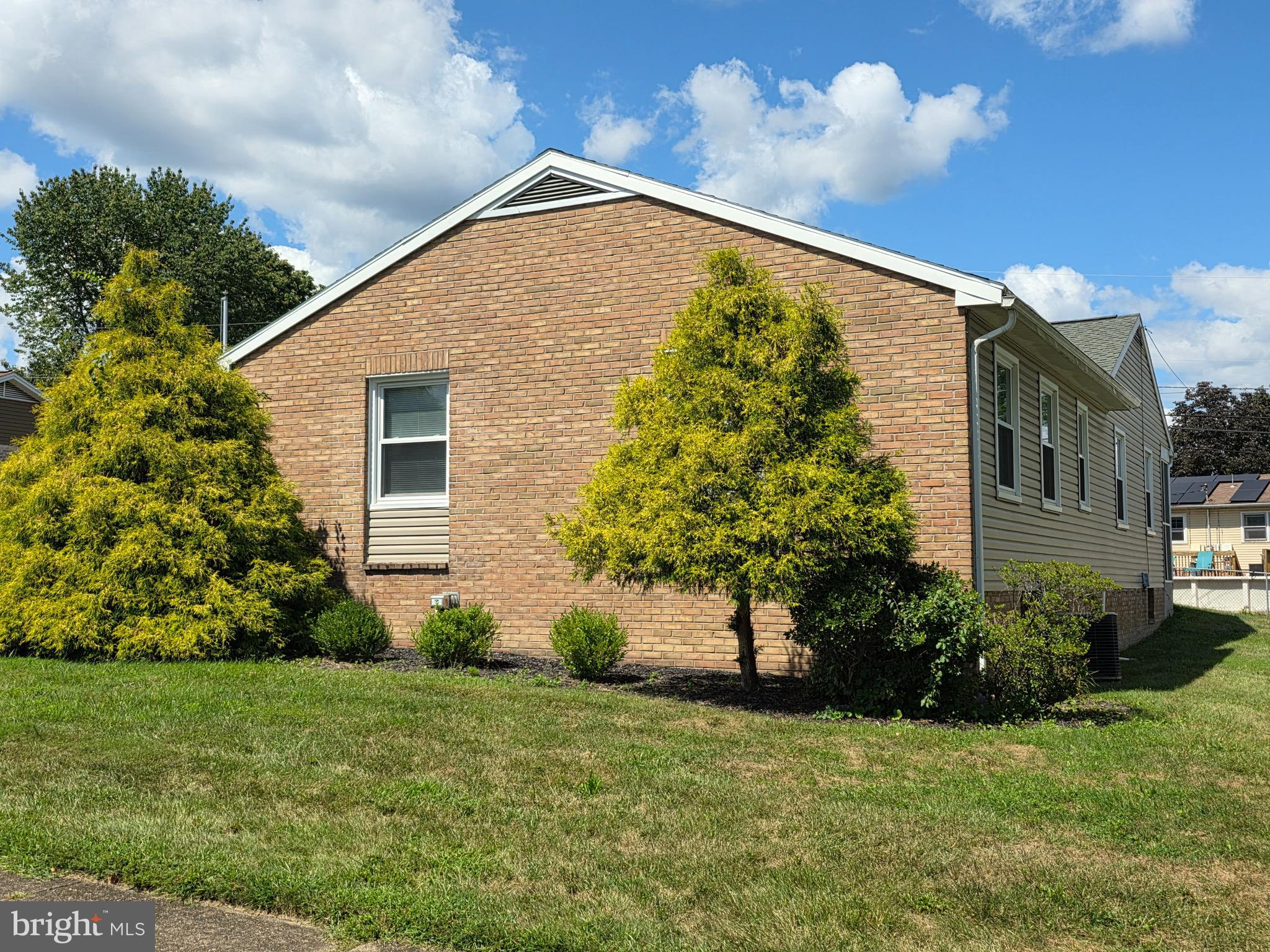 DEVON MANOR - Residential