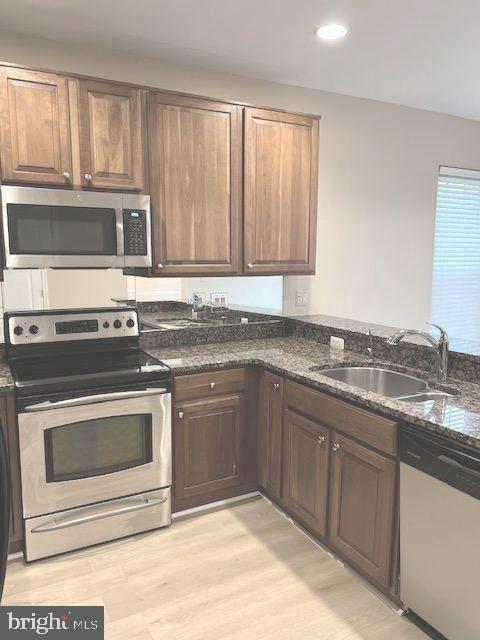 FIELDSTONE AT RIVER HILL - Residential