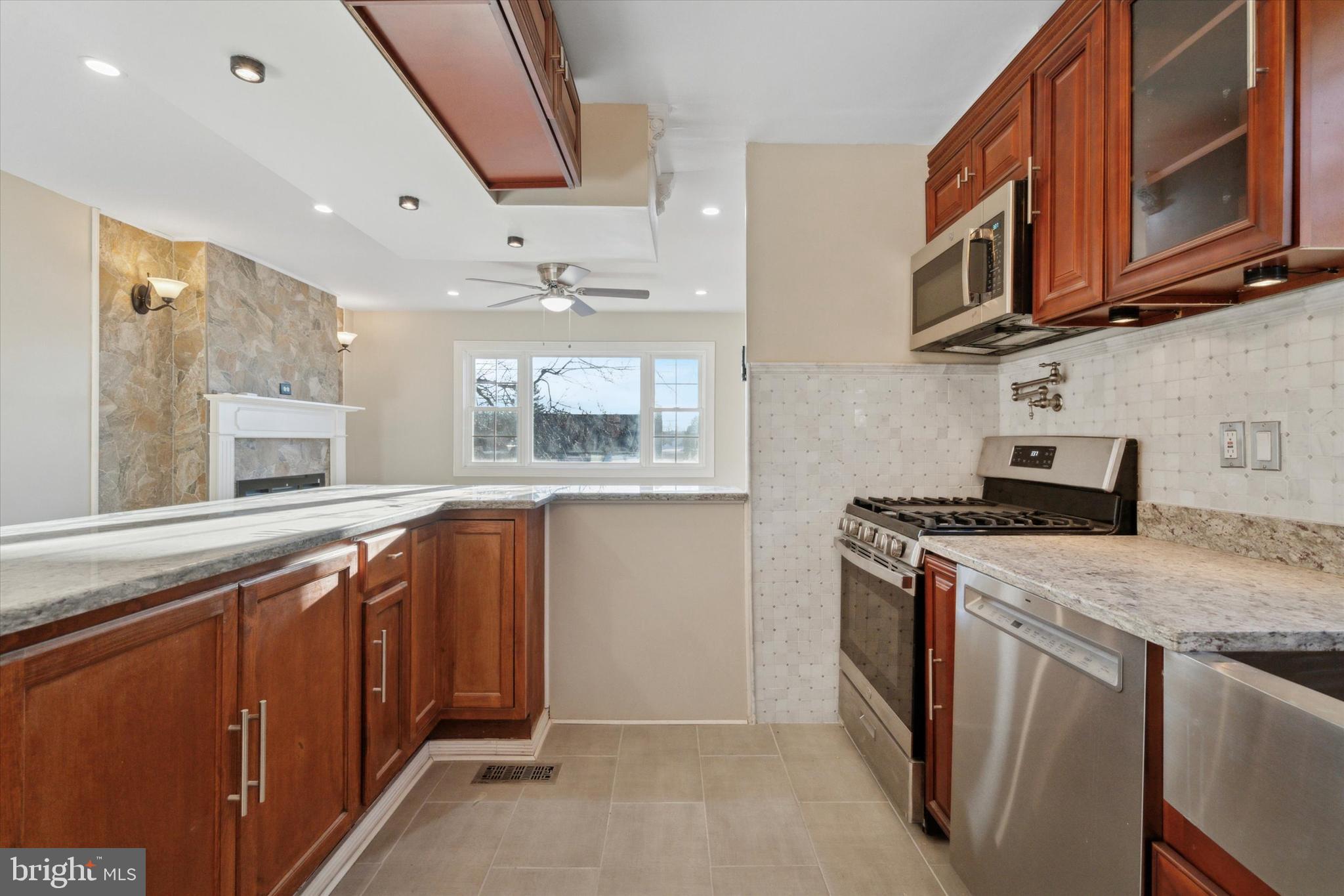 FOX CHASE - Residential