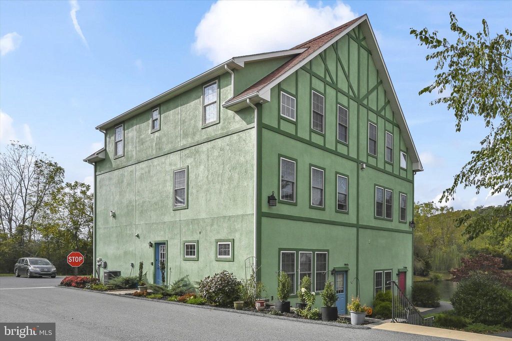 Photo of 43 Bissenden Way, REINHOLDS, PA 17569 (MLS # PALA2077918)