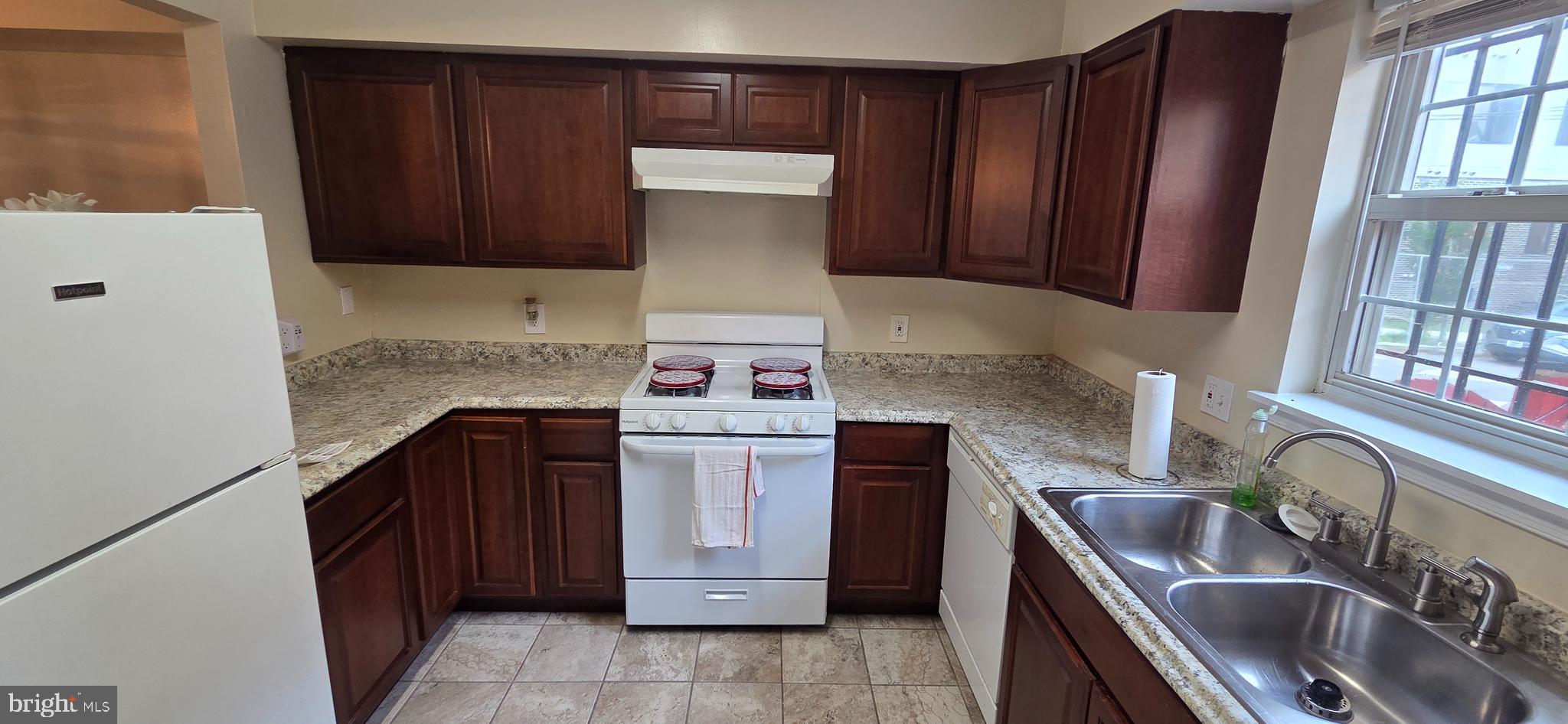 2100 YOUNG STREET SE