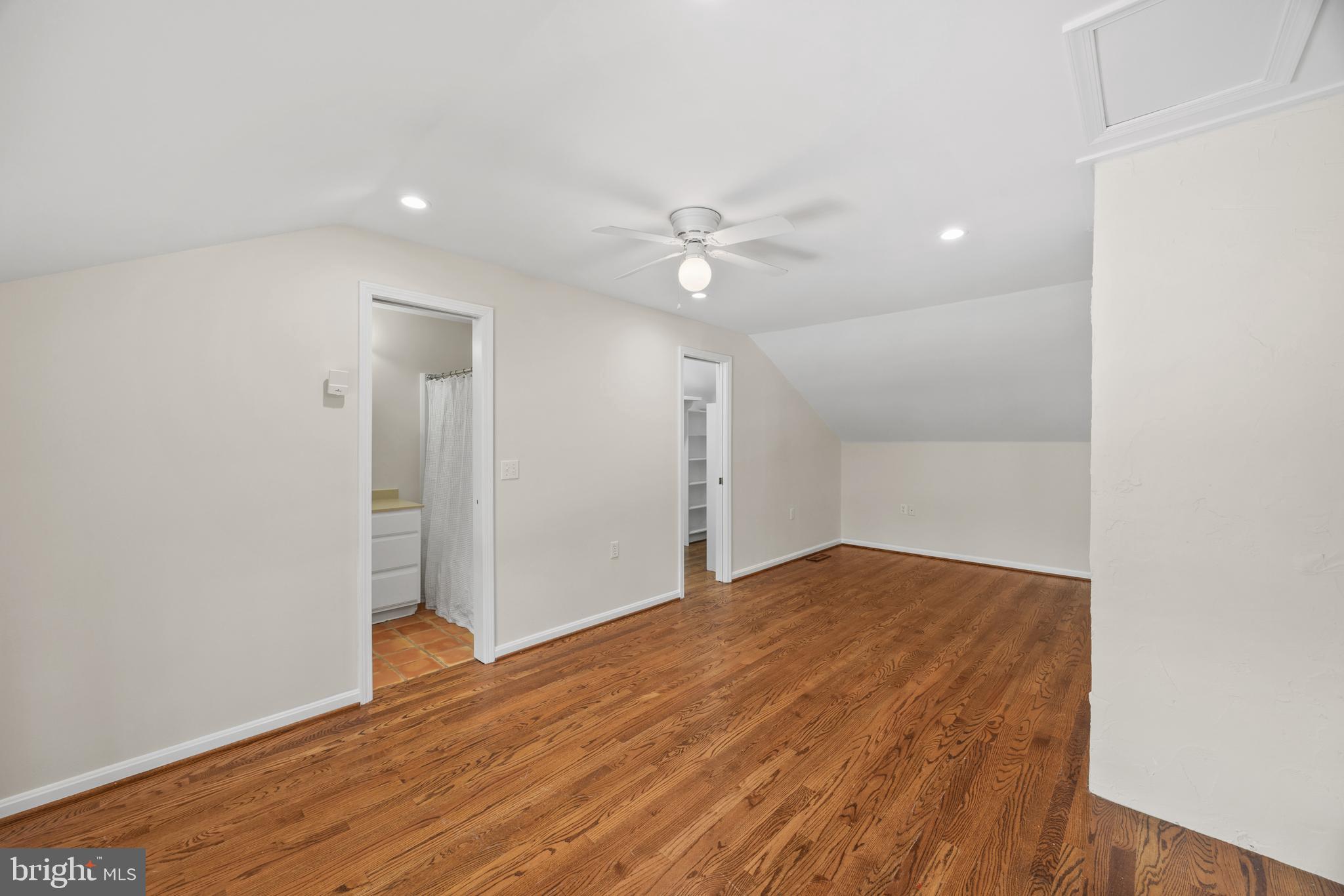 MEREDITH HOMES - Residential