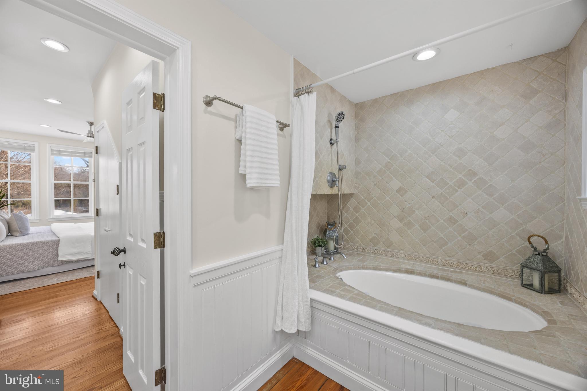 MEREDITH HOMES - Residential