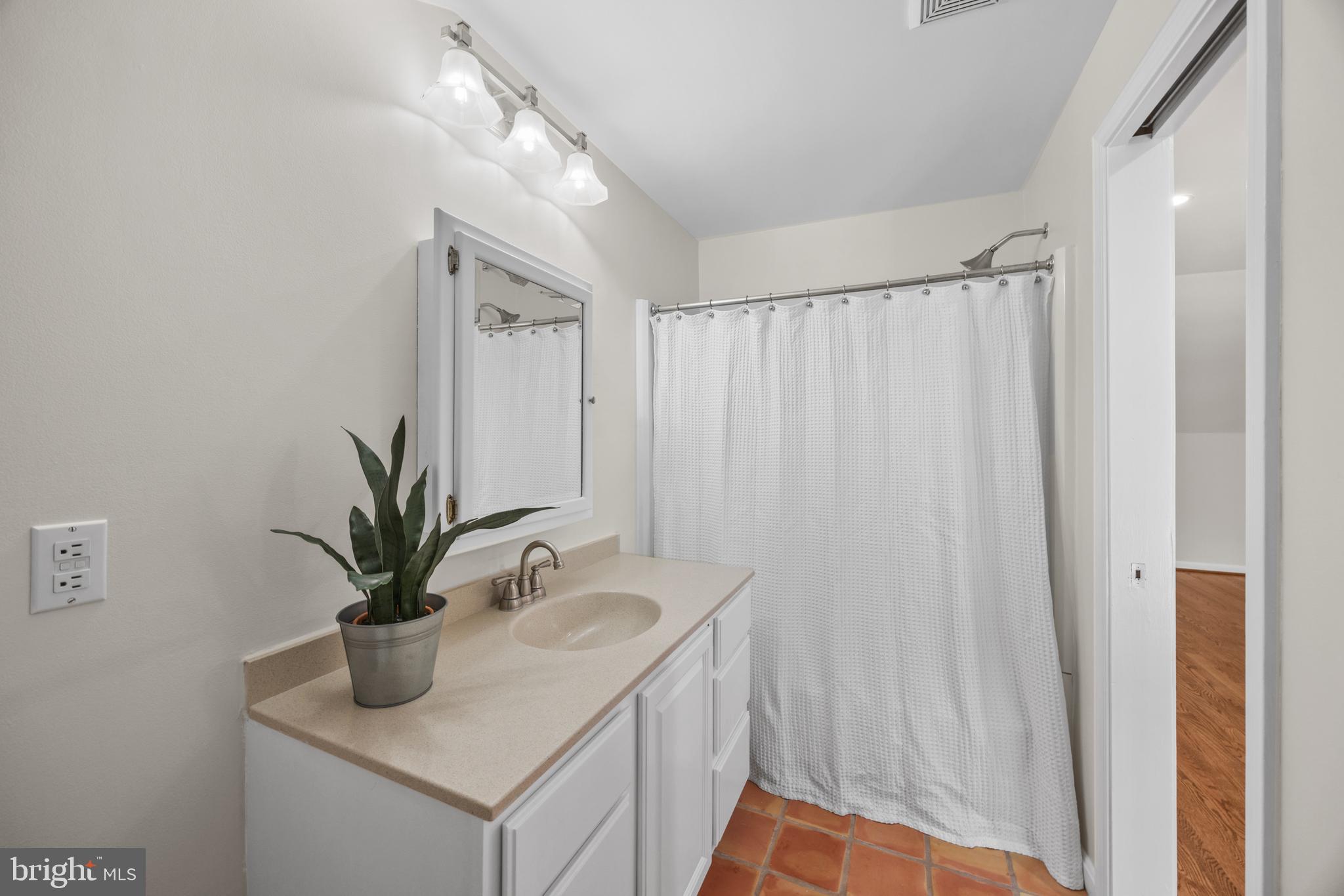 MEREDITH HOMES - Residential