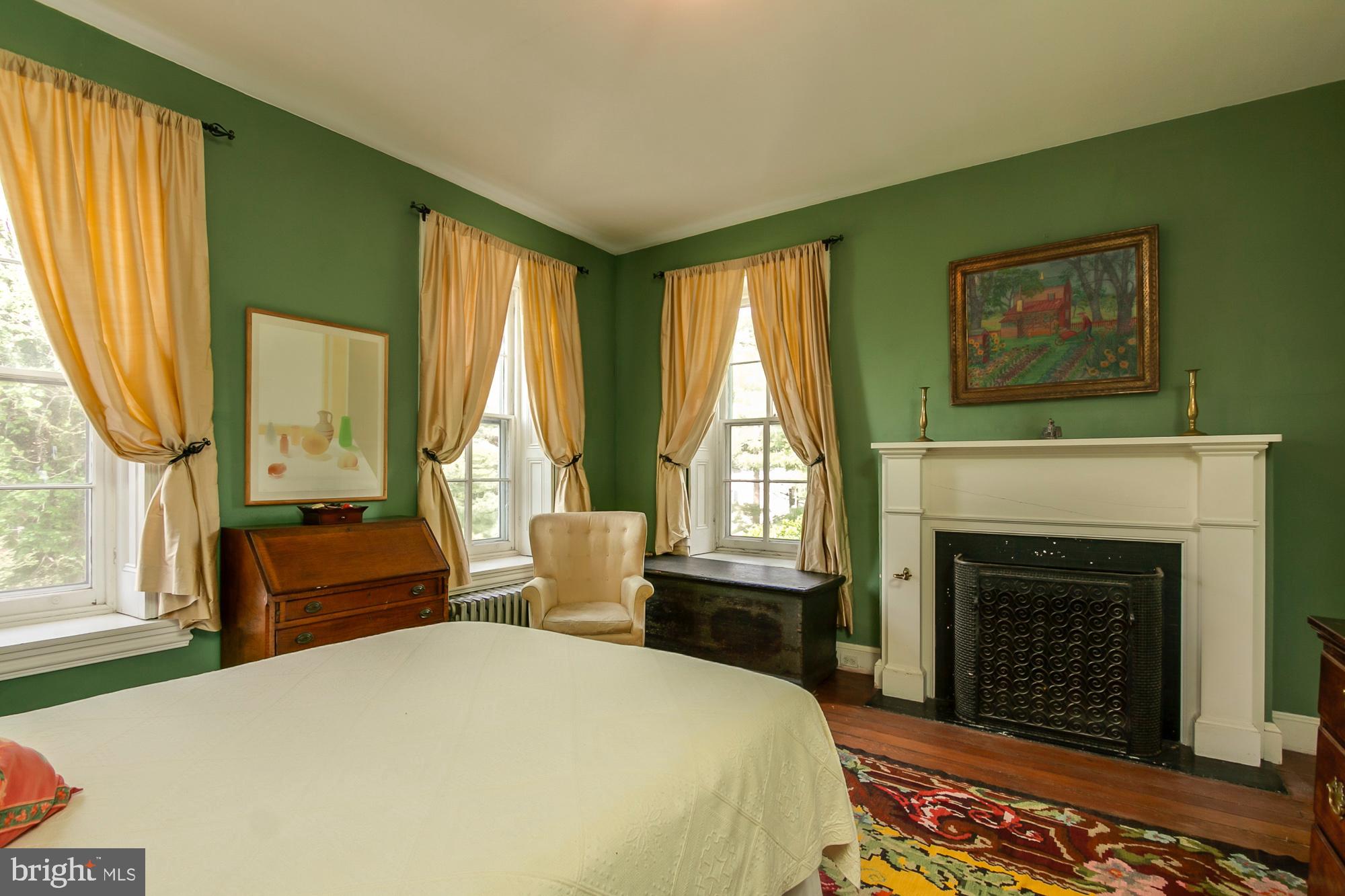 CHESTNUT HILL - Commercial Sale