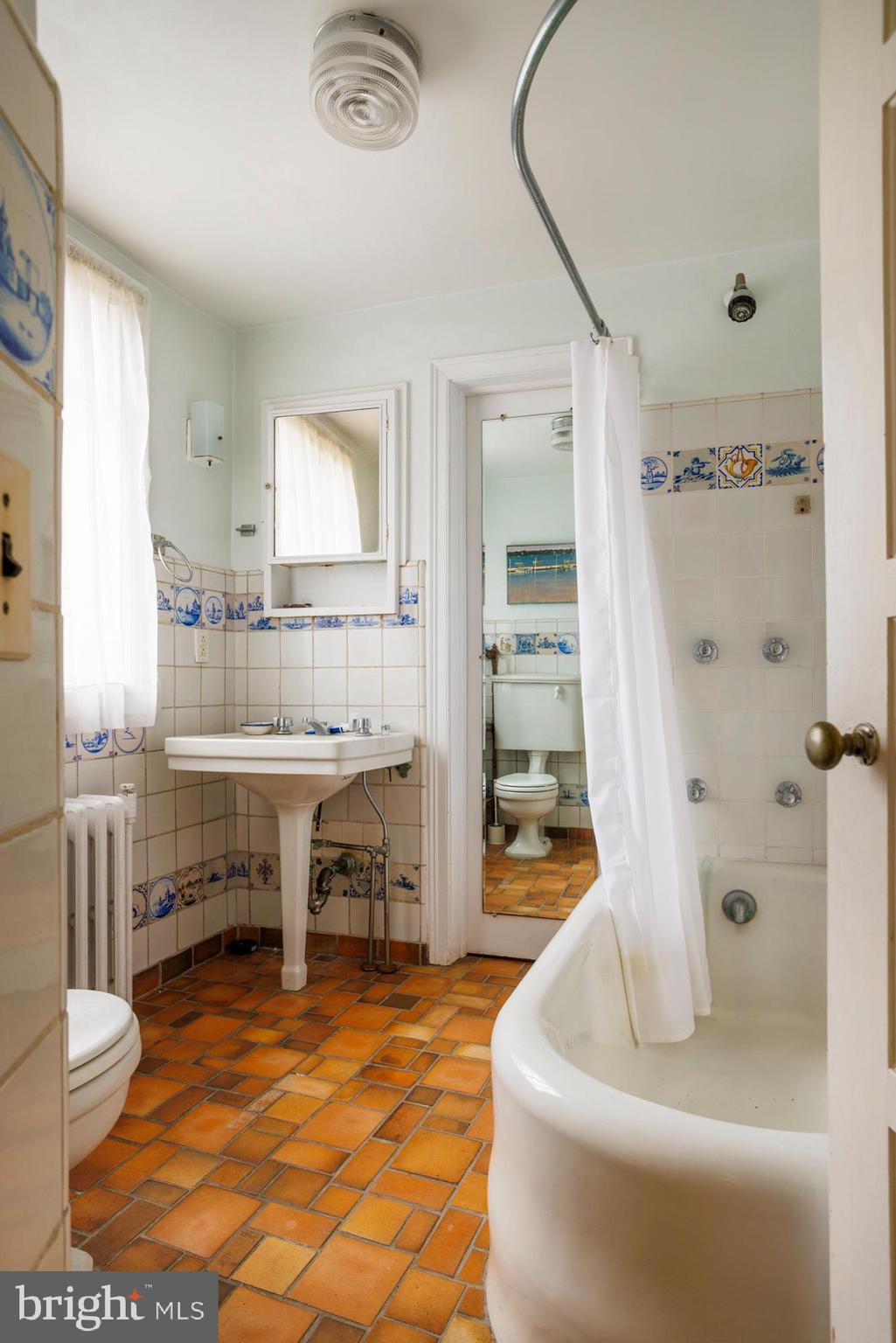 CHESTNUT HILL - Commercial Sale