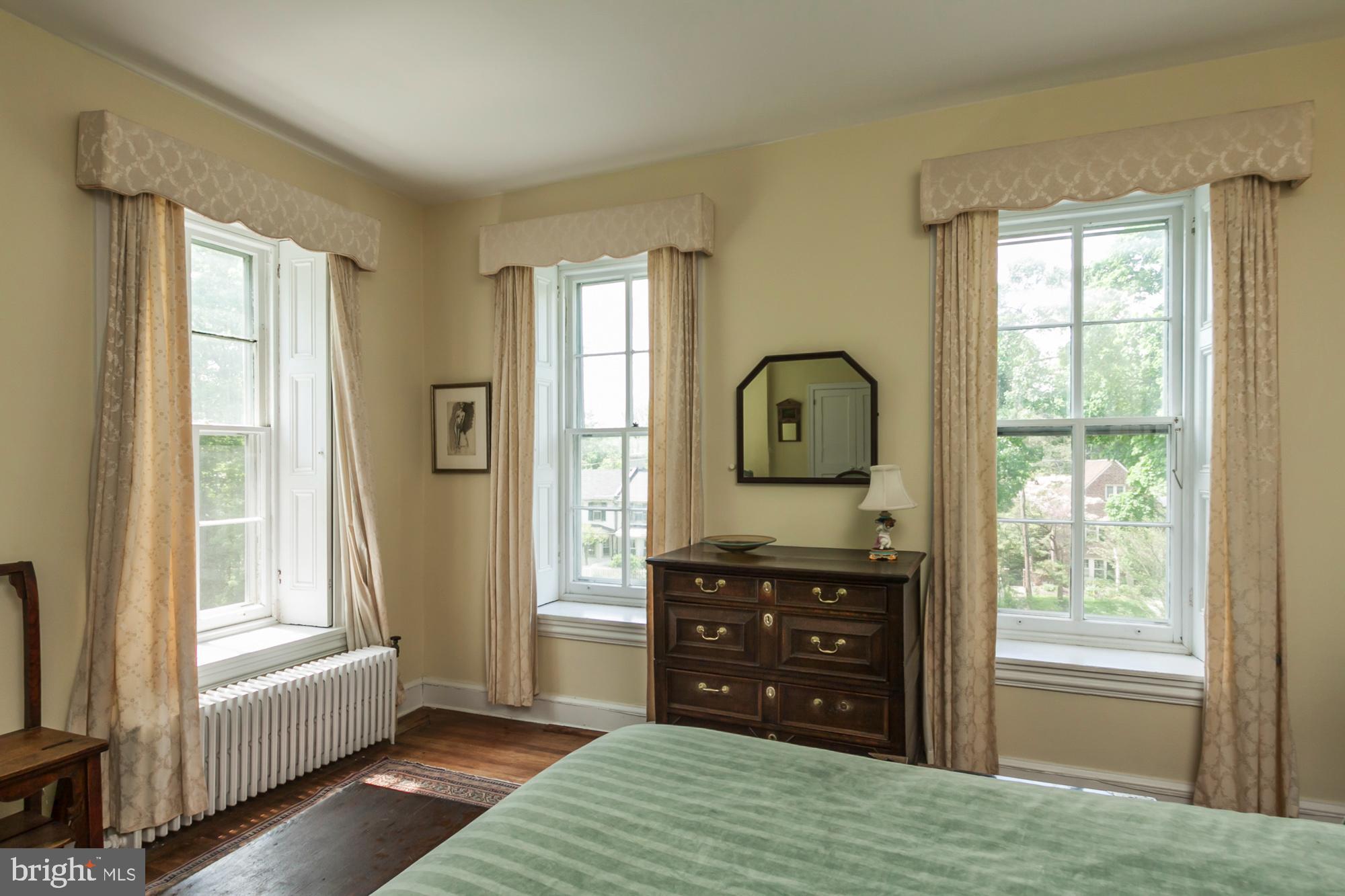 CHESTNUT HILL - Commercial Sale