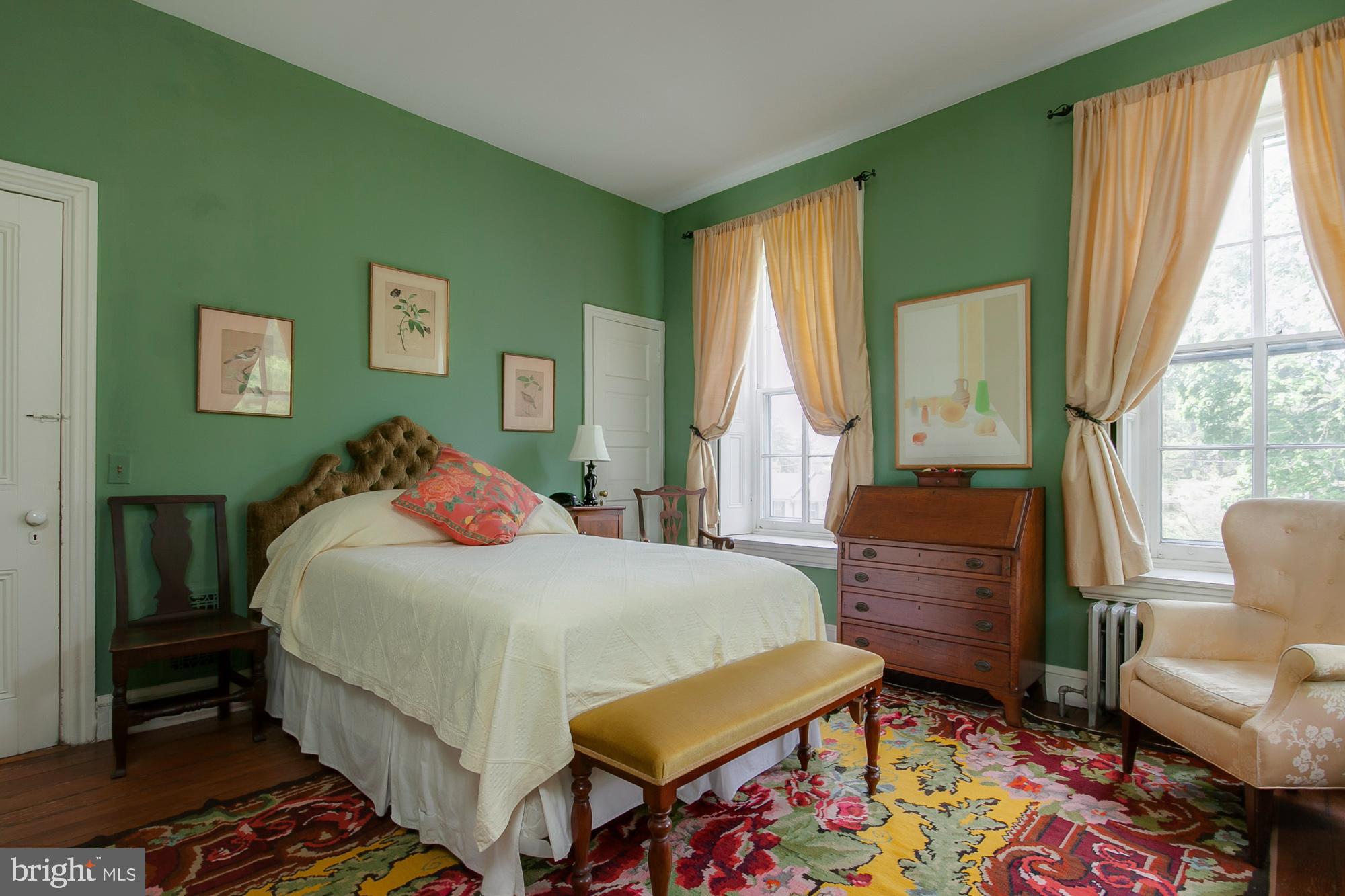 CHESTNUT HILL - Commercial Sale