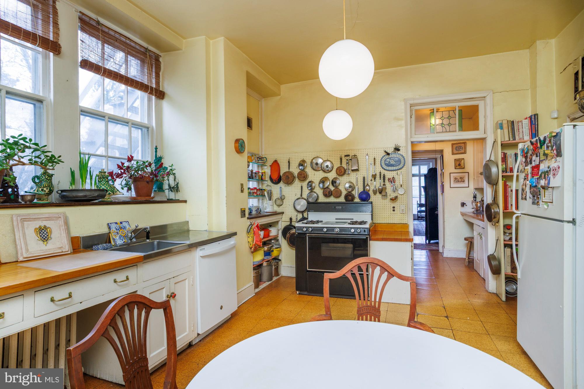 CHESTNUT HILL - Commercial Sale