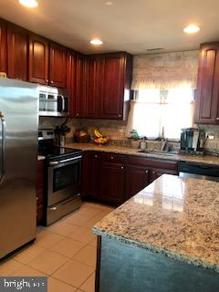 RED CEDAR HILL - Residential Lease