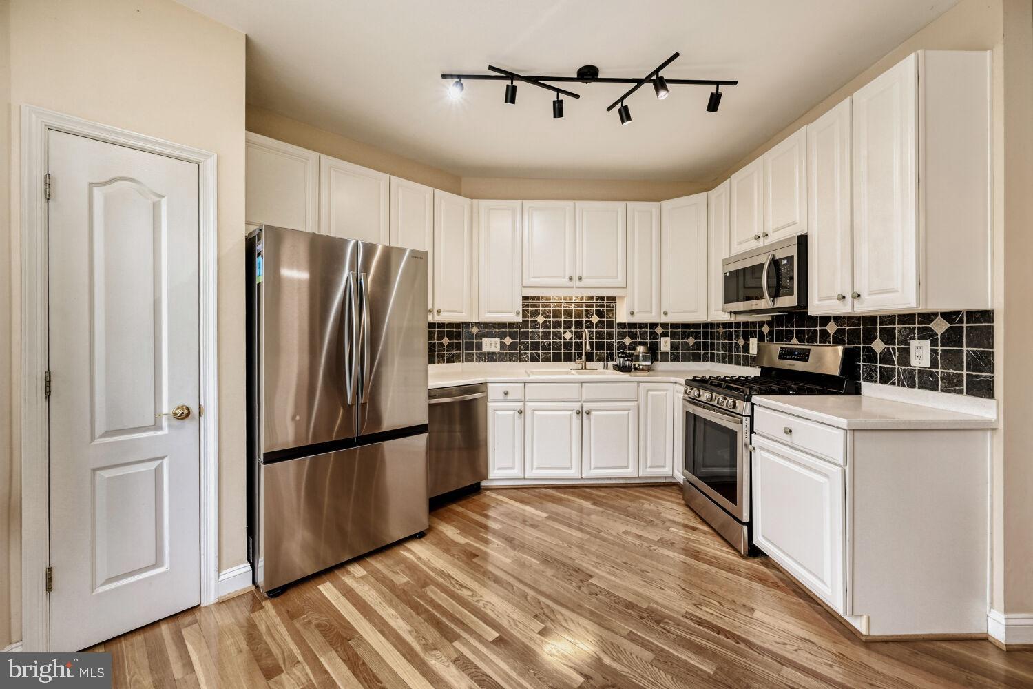 WAVERLY WOODS - Residential