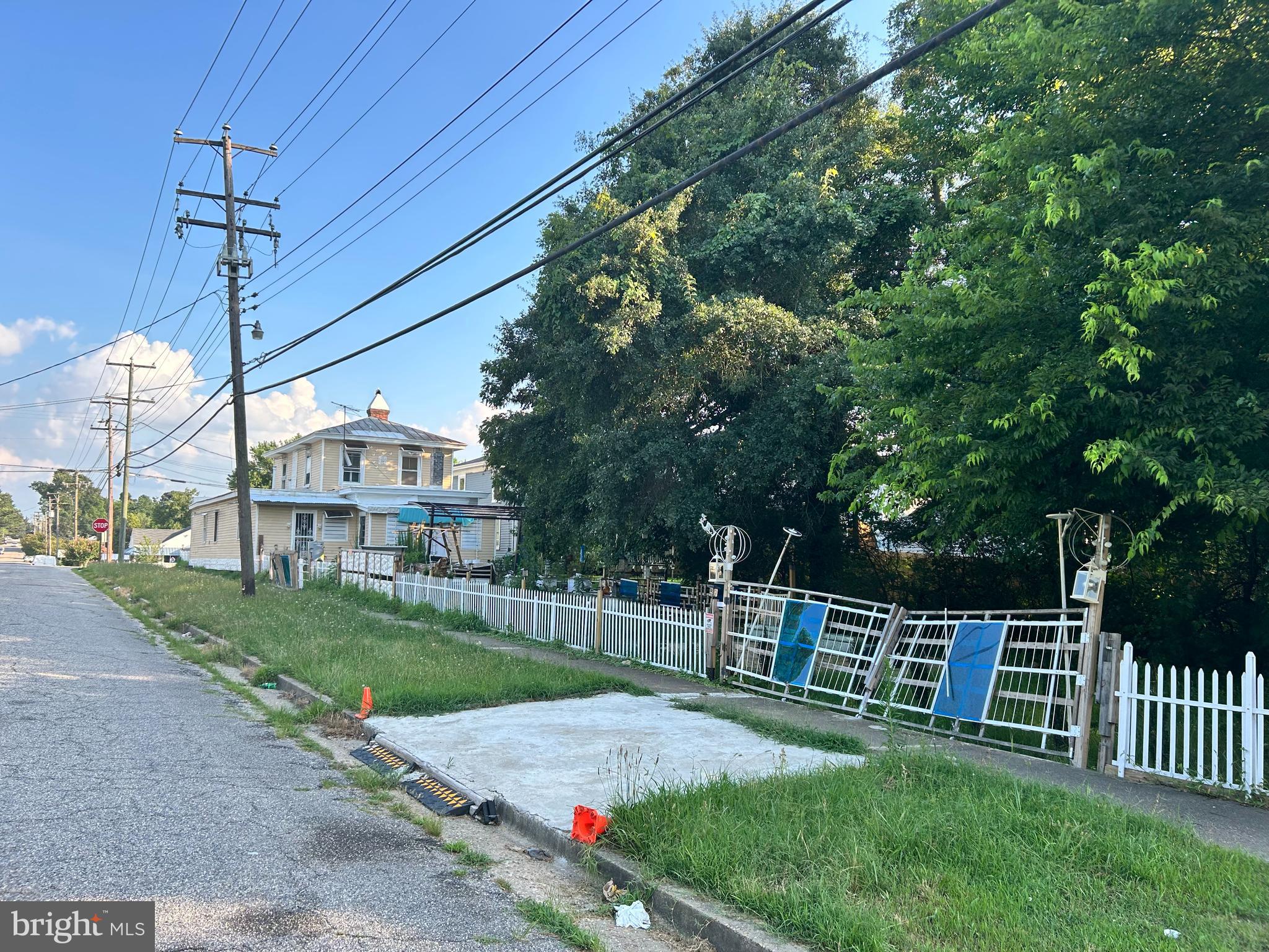 2203 FERNDALE AVENUE