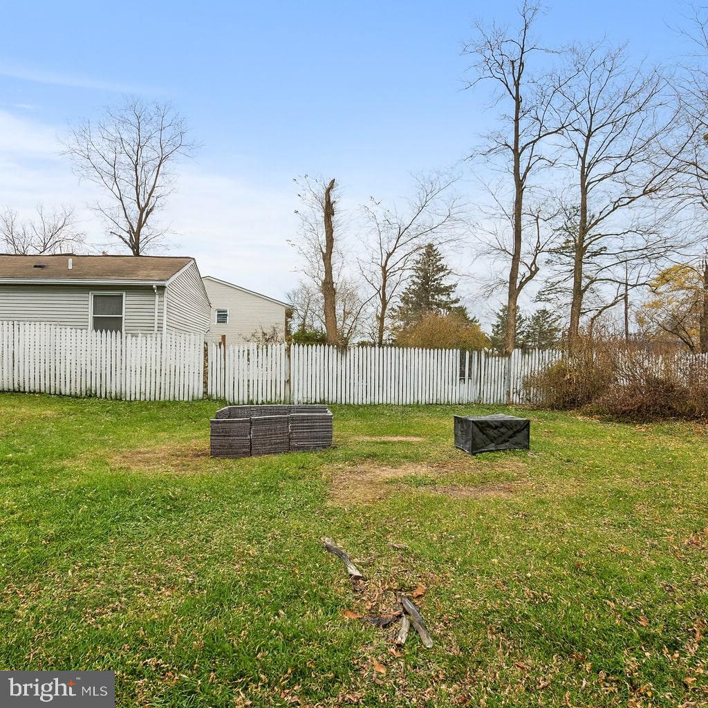 1533 E EMMAUS AVENUE