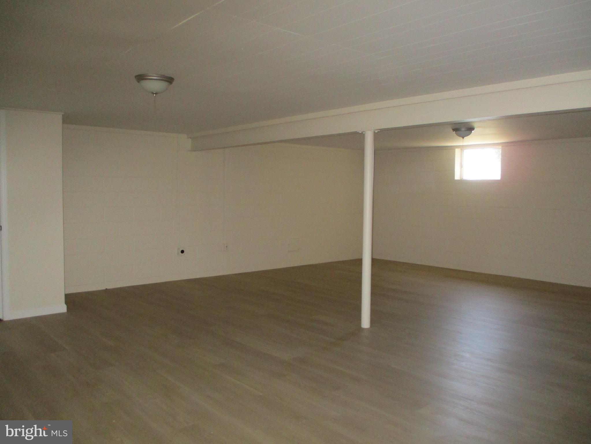 HALF PONE POINT - Residential Lease