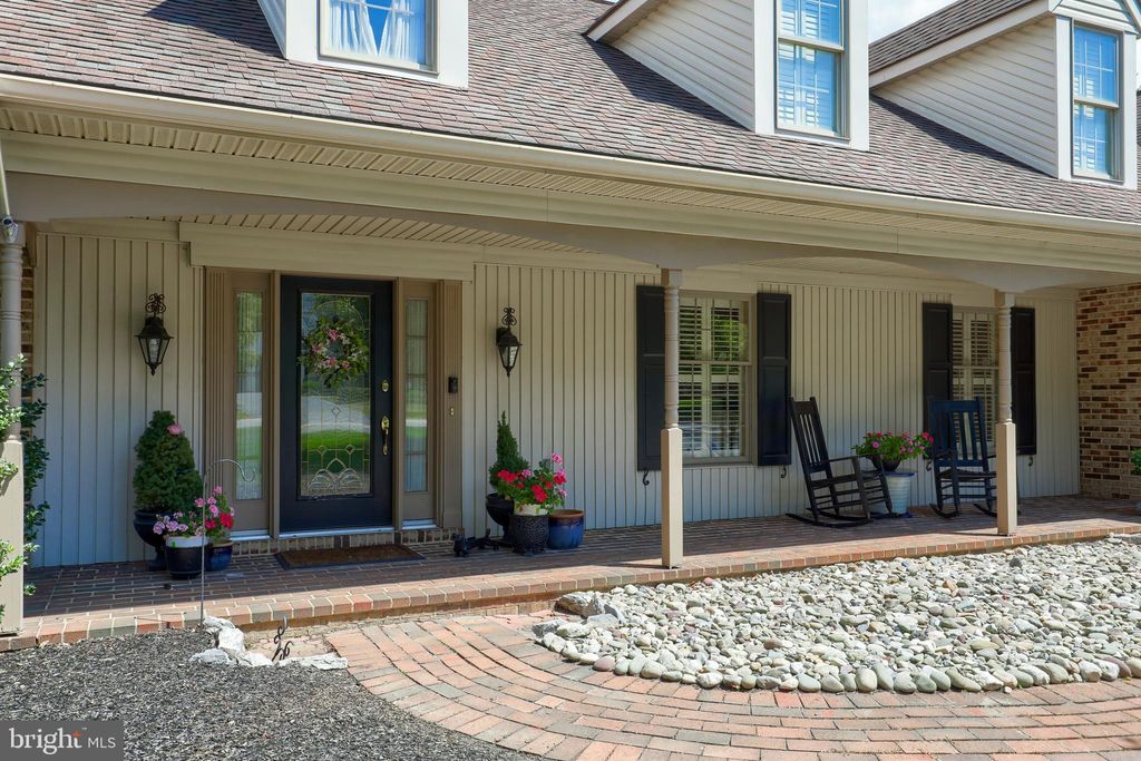 Photo of 231 FARMSTEAD LN, LITITZ, PA 17543 (MLS # PALA2039564)