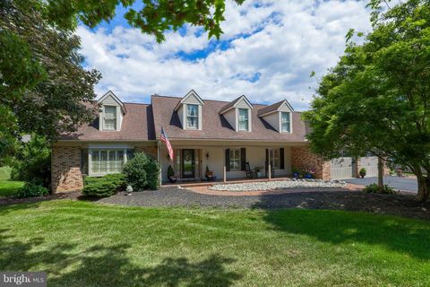 Photo of 231 FARMSTEAD LN, LITITZ, PA 17543 (MLS # PALA2039564)