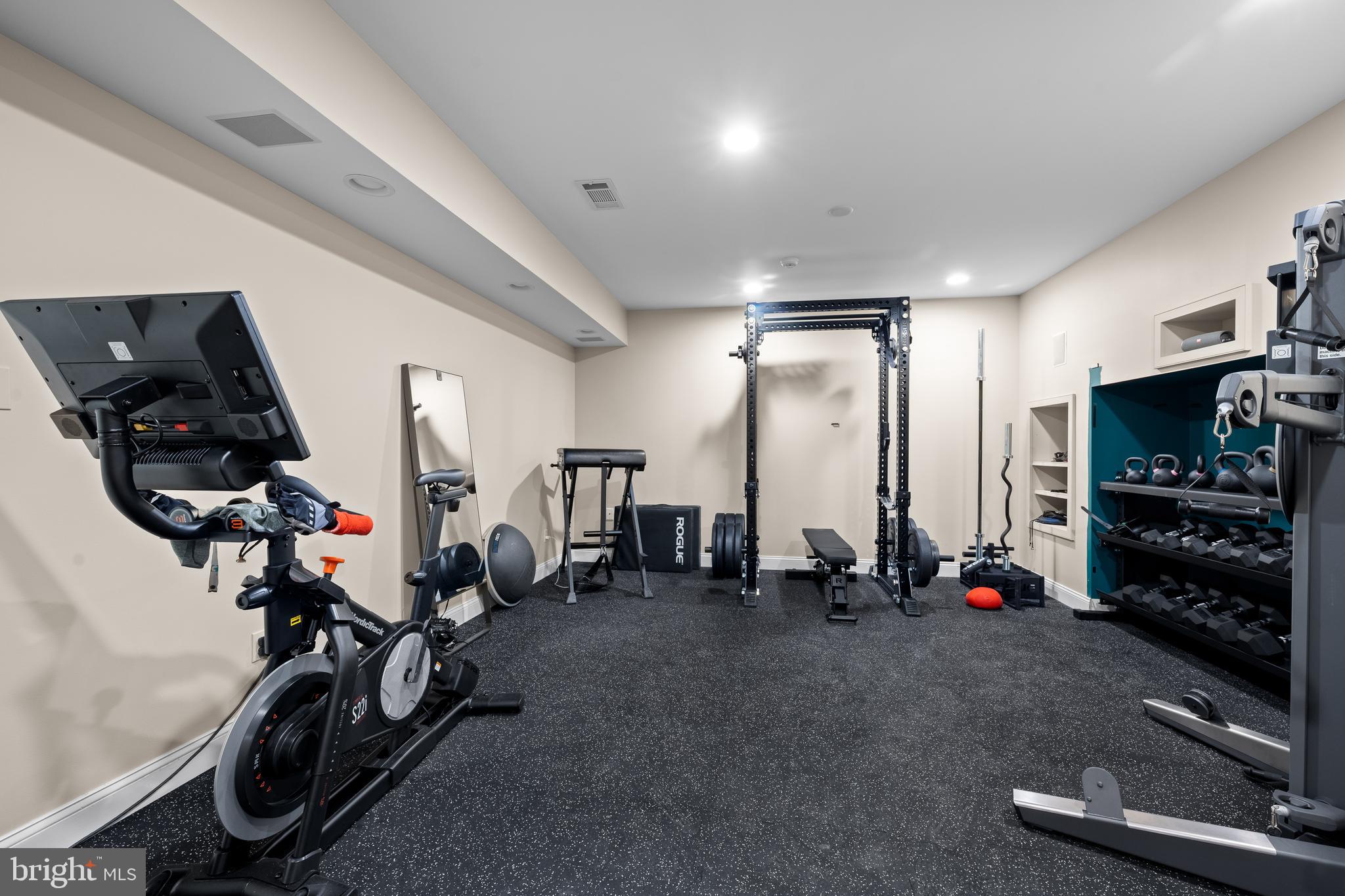 WHITEHORSE - Residential