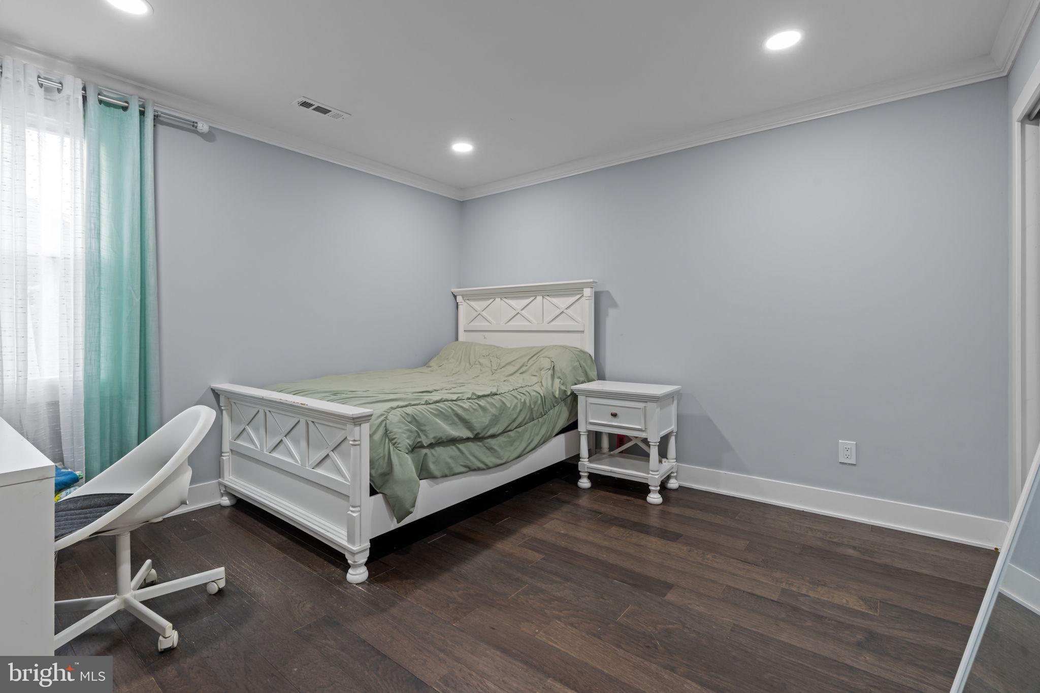 OXFORD VALLEY - Residential