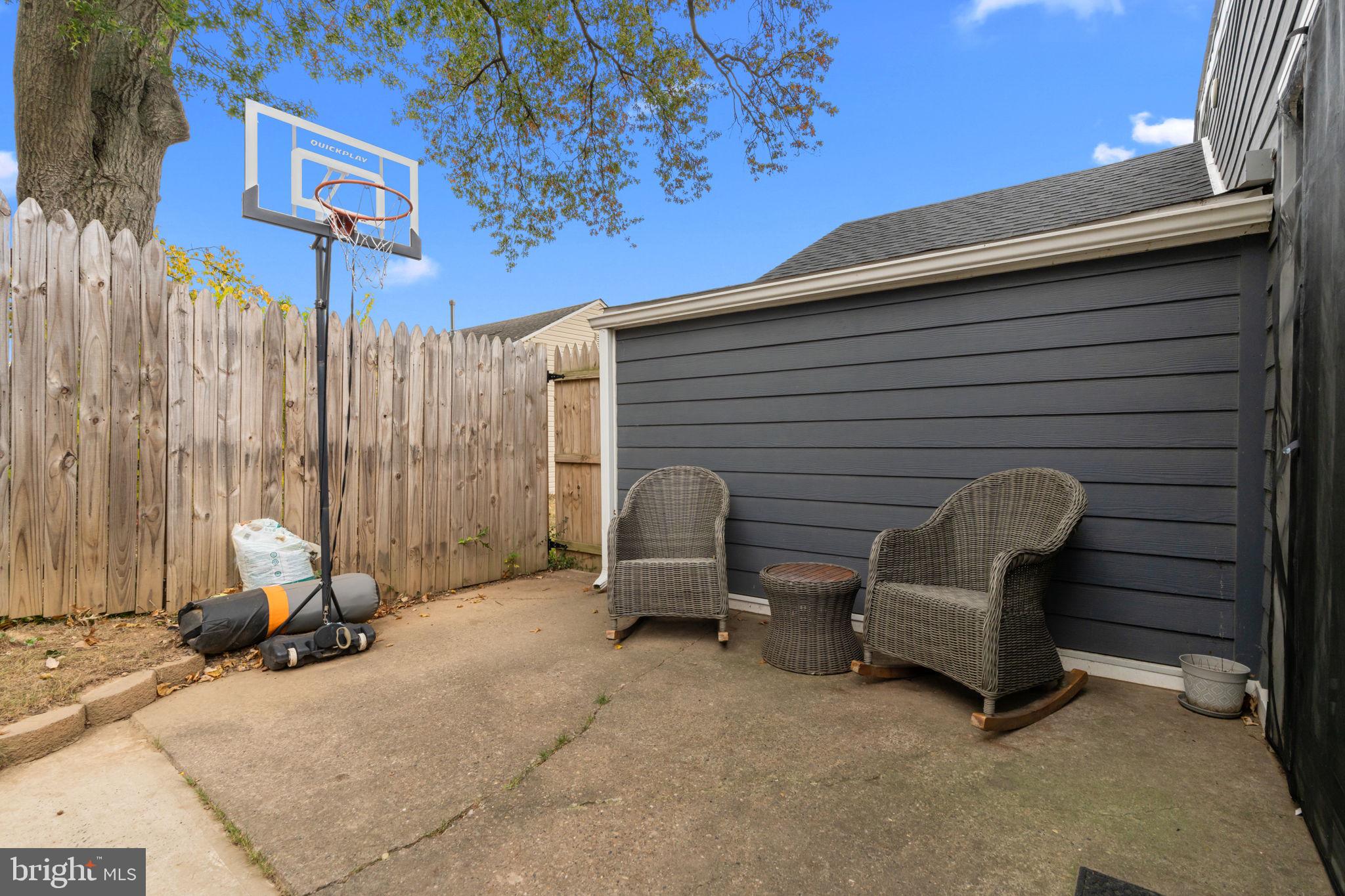 OXFORD VALLEY - Residential