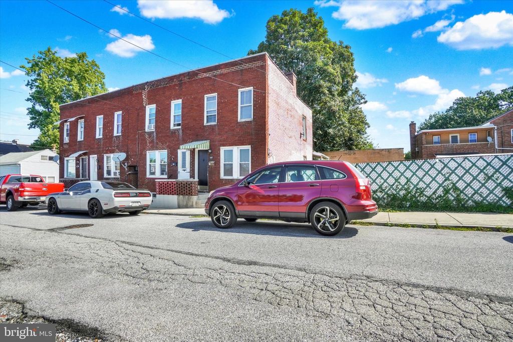 Photo of 125 Stanley Place, YORK, PA 17403 (MLS # PAYK2089562)
