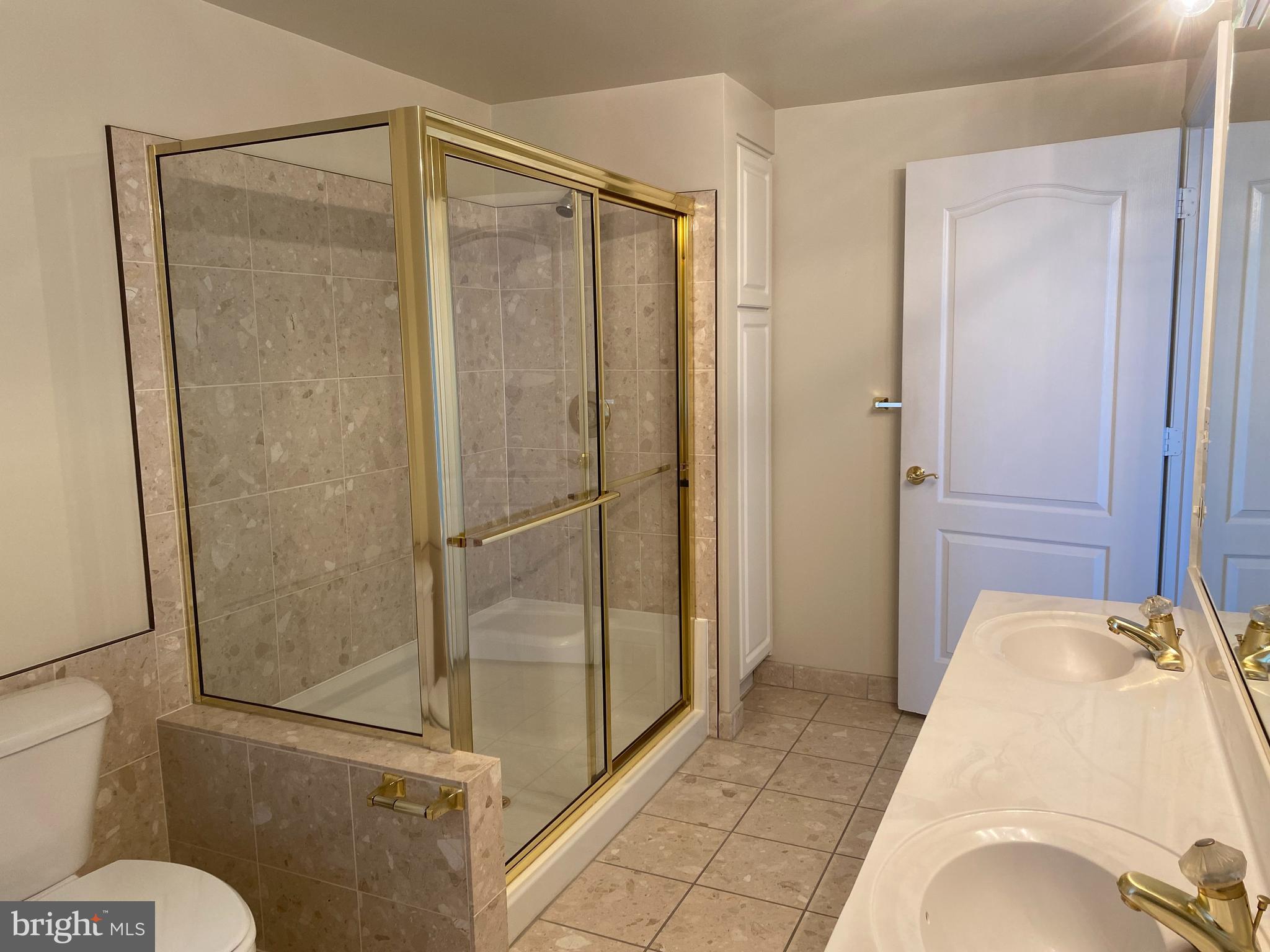 VIRGINIA SQUARE - Residential Lease