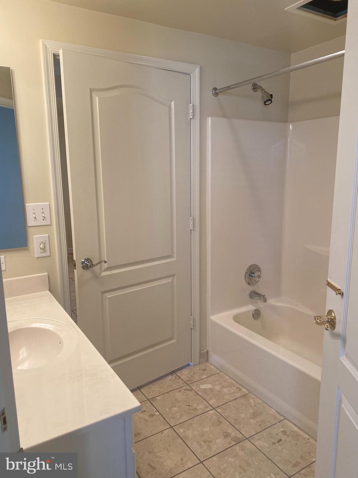 VIRGINIA SQUARE - Residential Lease