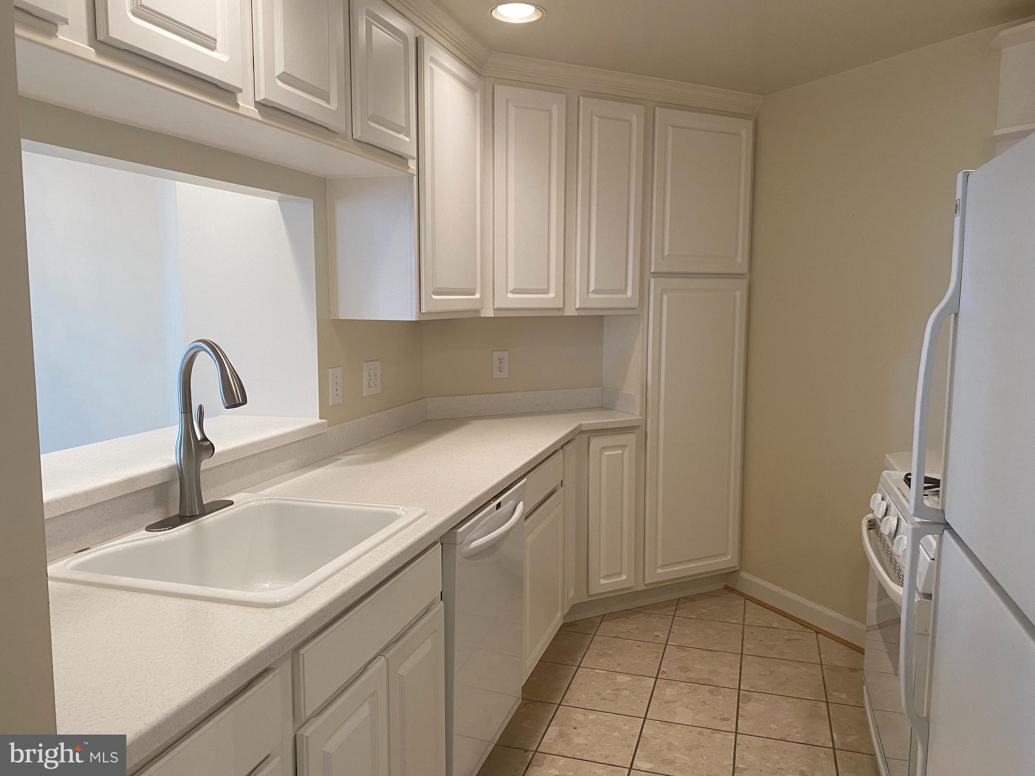 VIRGINIA SQUARE - Residential Lease