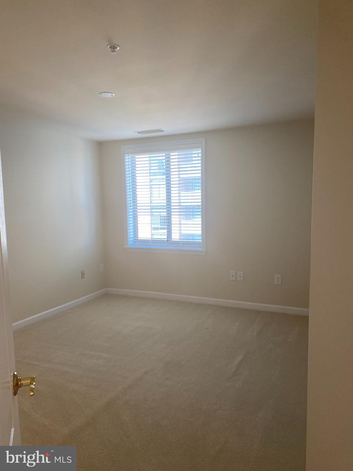 VIRGINIA SQUARE - Residential Lease