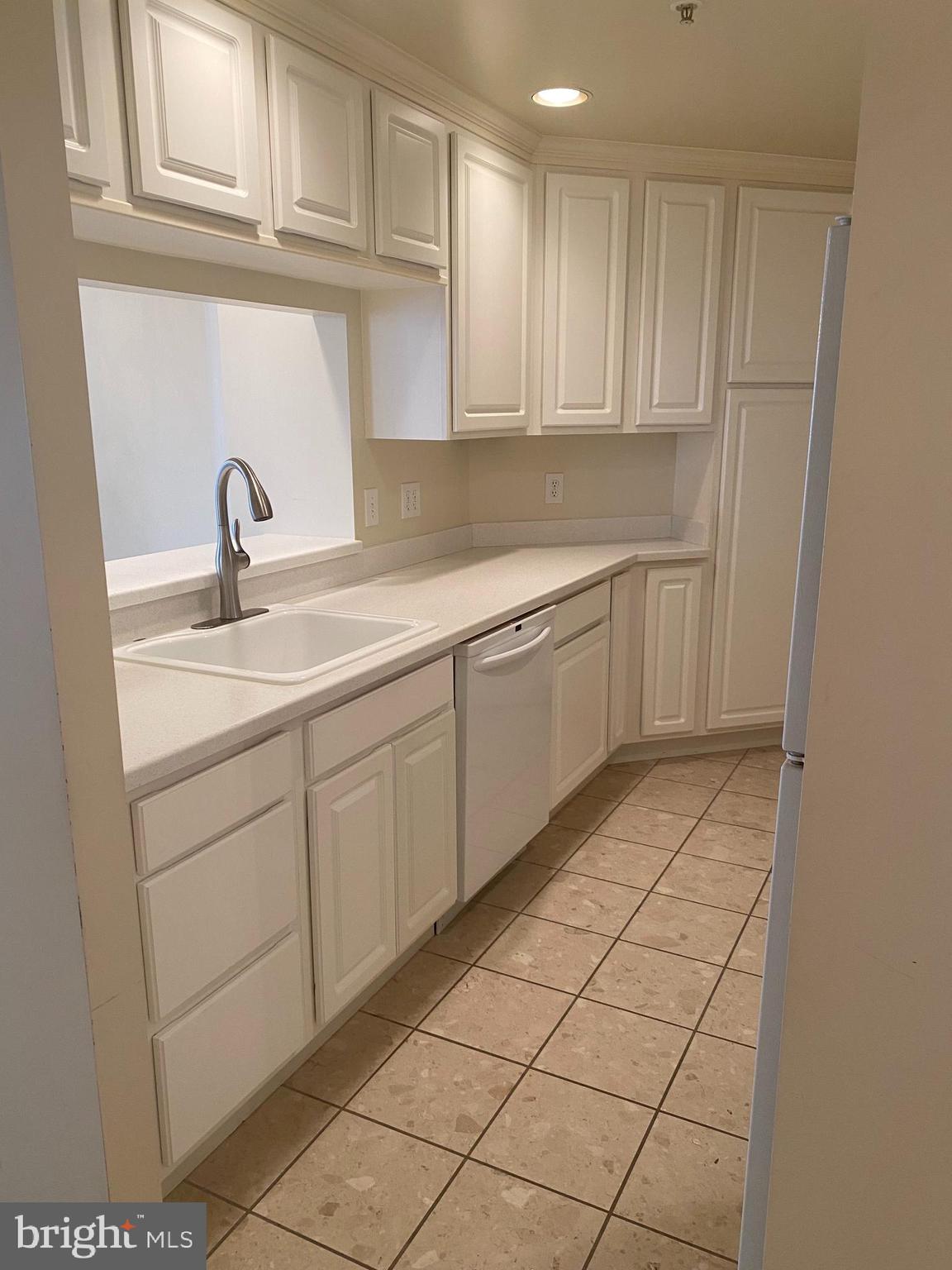 VIRGINIA SQUARE - Residential Lease