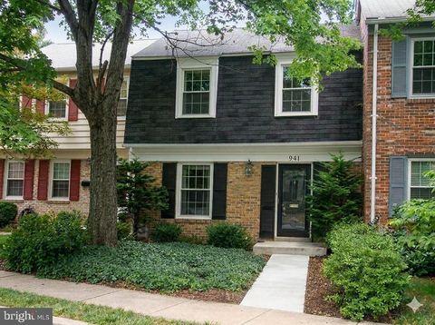 Photo of 941 Paulsboro Drive, ROCKVILLE, MD 20850 (MLS # MDMC2237826)