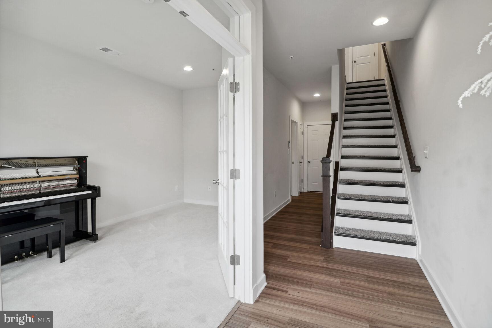 VILLAGES OF URBANA - Residential Lease