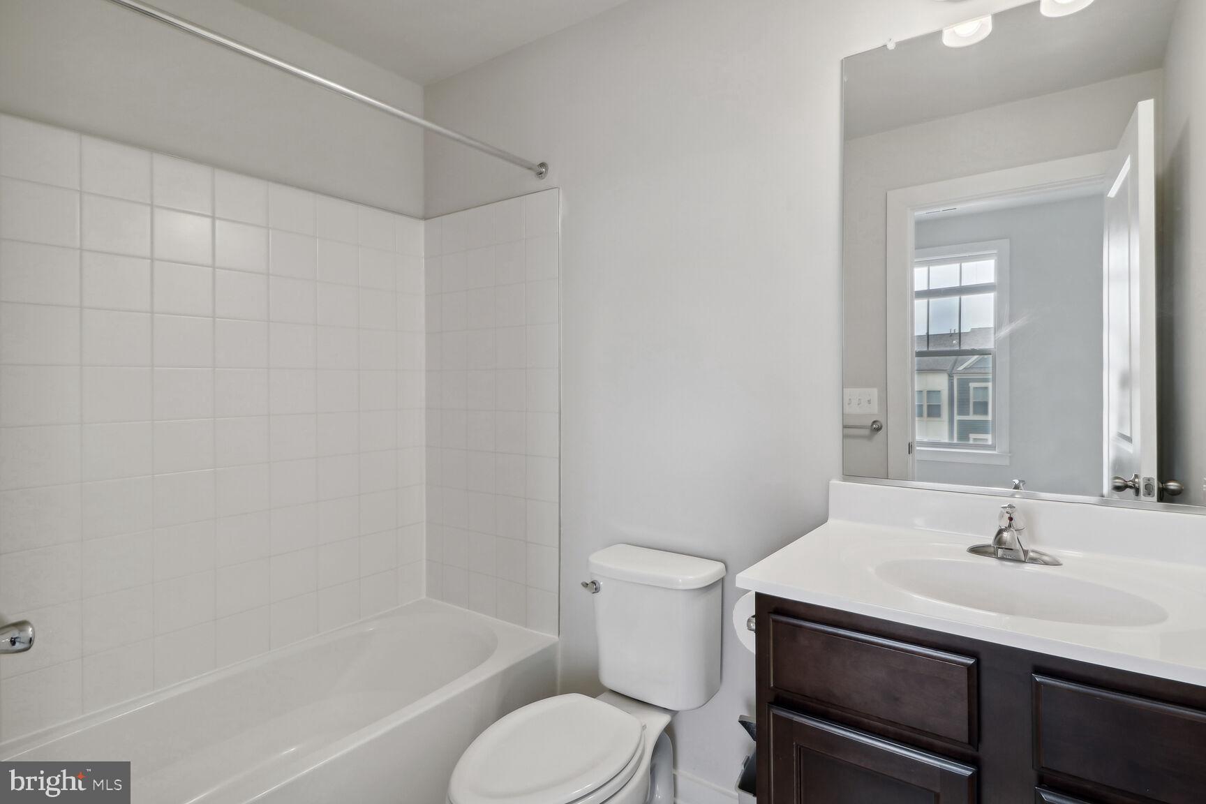 VILLAGES OF URBANA - Residential Lease