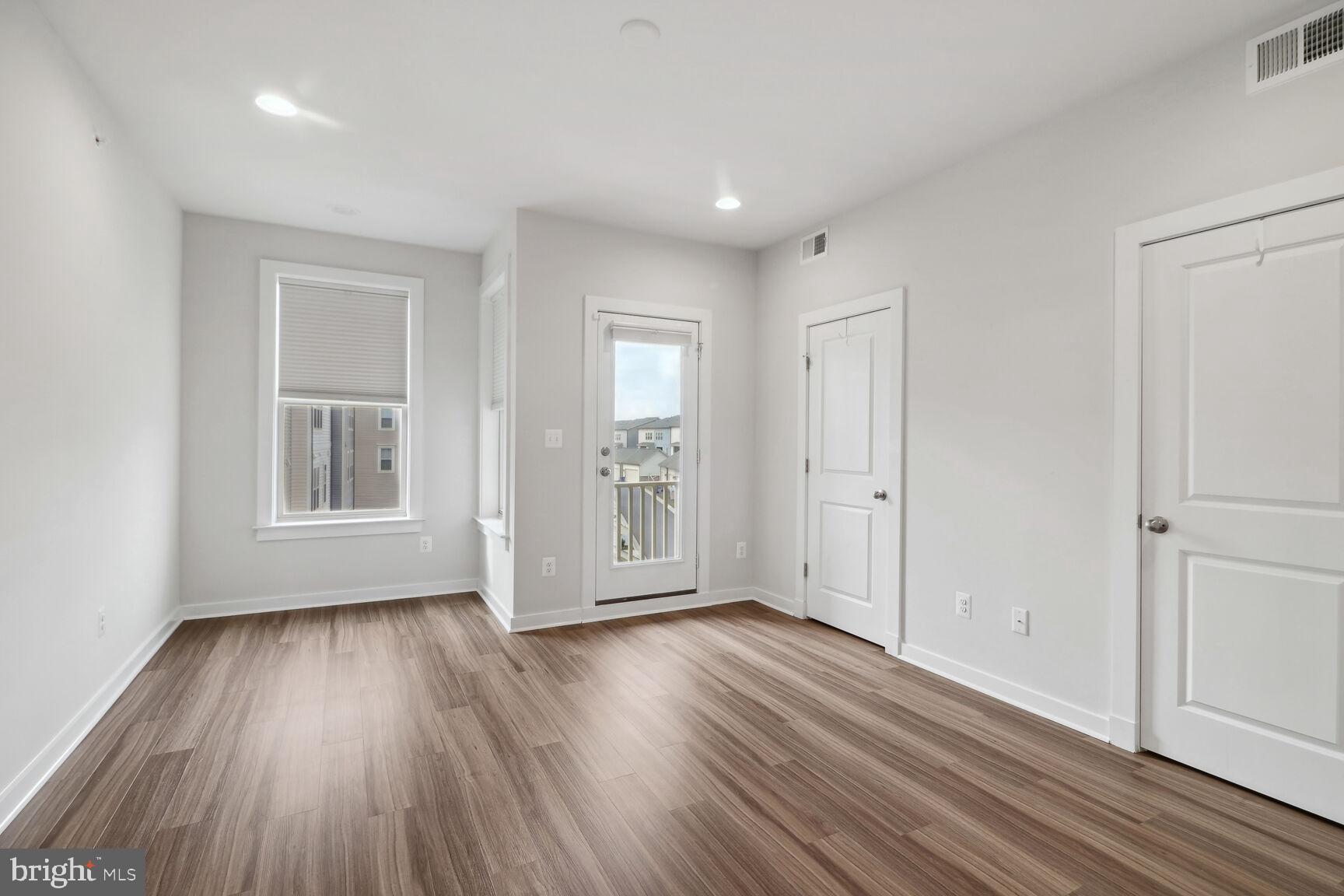 VILLAGES OF URBANA - Residential Lease