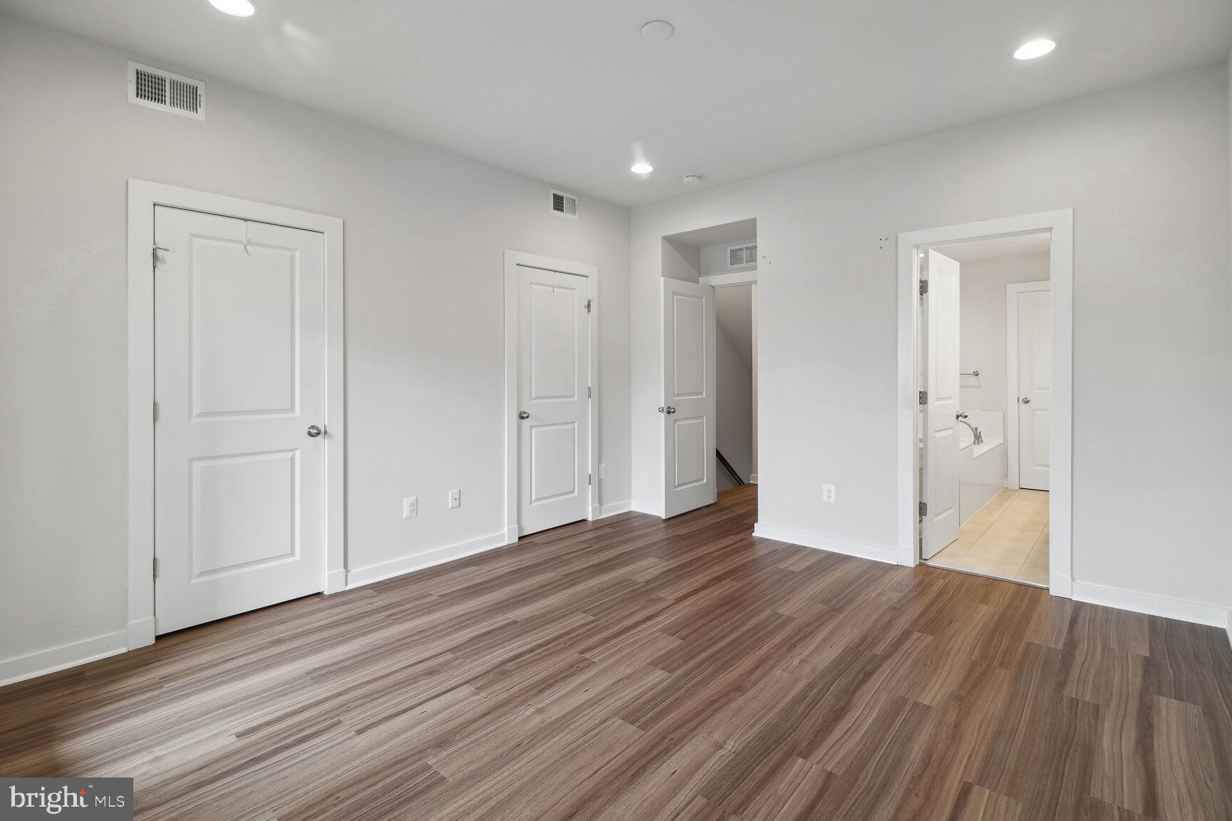 VILLAGES OF URBANA - Residential Lease