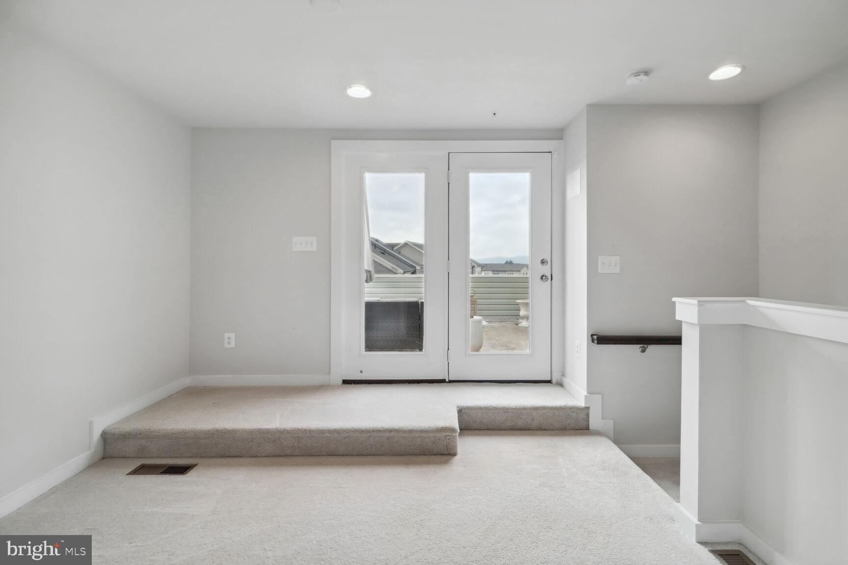 VILLAGES OF URBANA - Residential Lease