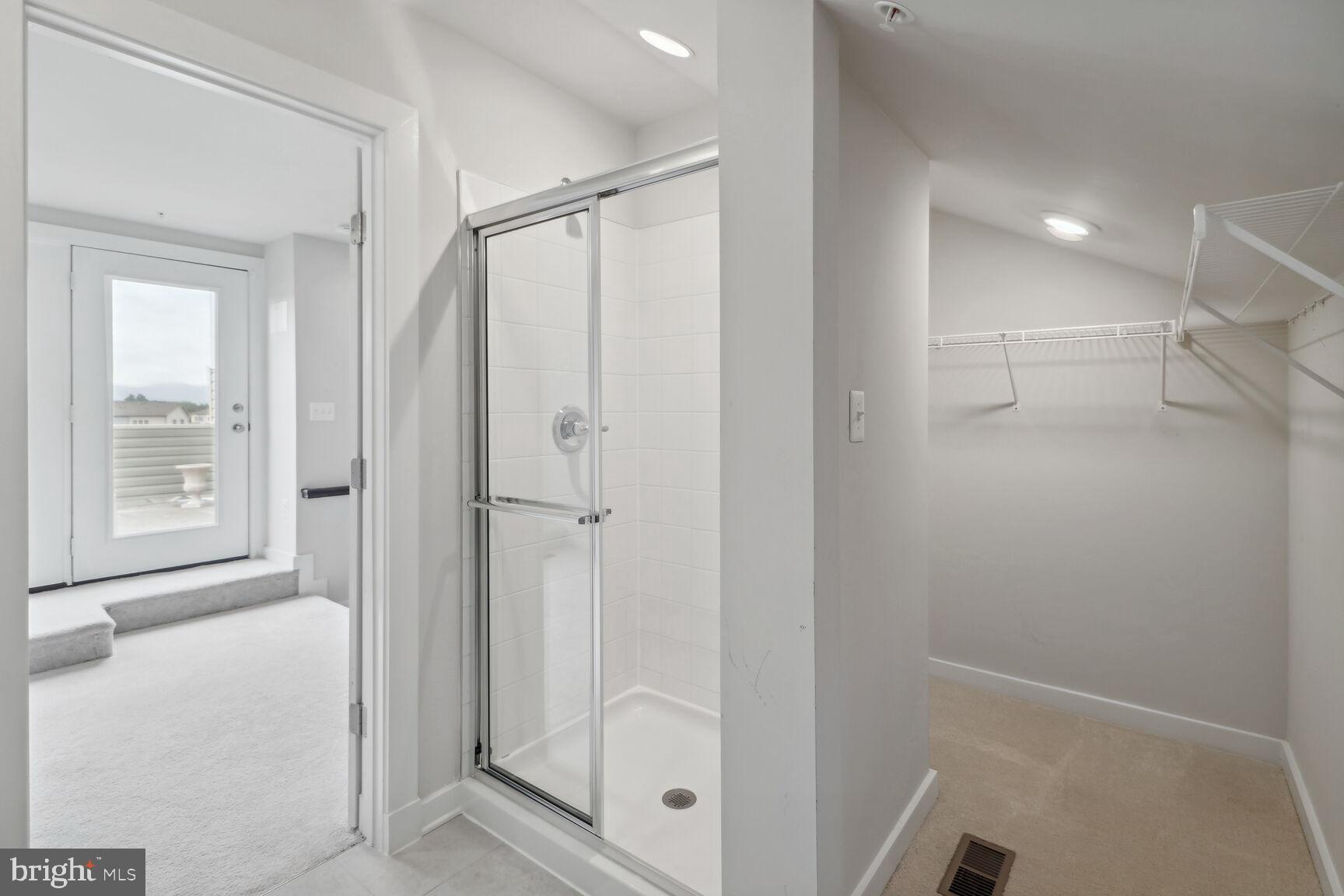 VILLAGES OF URBANA - Residential Lease